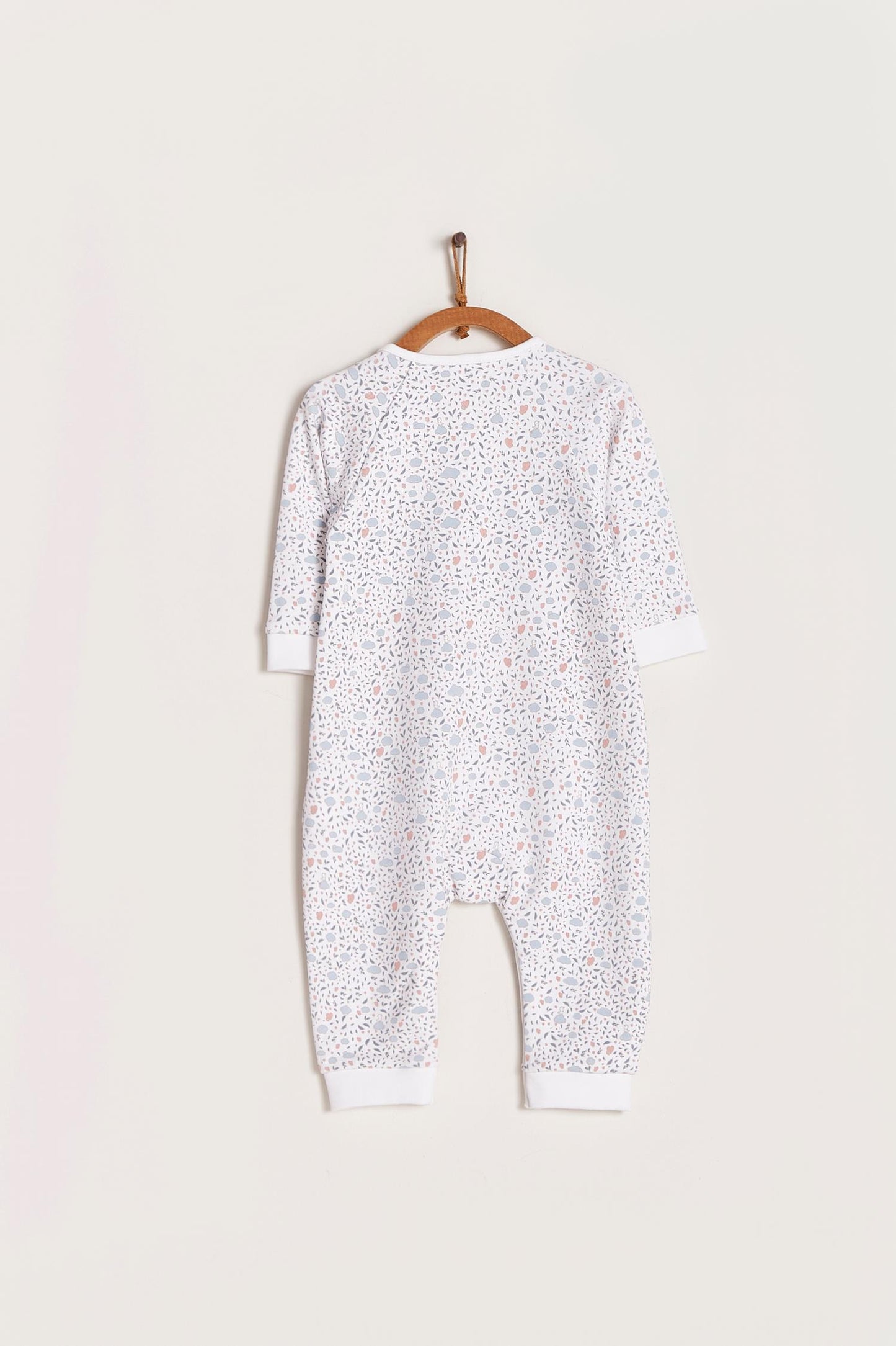 Our Fall in Love footless pyjama is just as comfy and practical as any other footie. Your little one can grow with it and wear it for a longest time. Soft, cute and delicate, it makes a perfect gift! Colour: White with coloured details. Composition: 100% Peruvian Pima Cotton. Made in Peru. Machine washable. Safety warning: Keep away from fire.