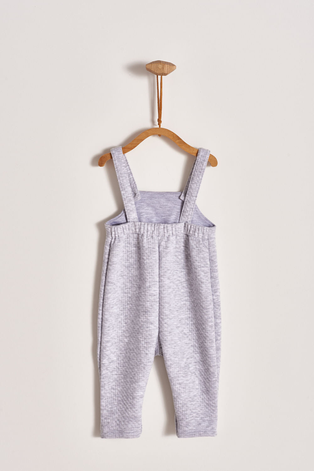 Featuring our Logo collection, this blue quilted playsuit is ideal for your baby to feel comfy and warm while having a great time exploring around! Pair it with any of our bodysuits for the perfect weekend look! Colour: Grey Composition: 100% Peruvian Pima Cotton. Made in Peru. Machine washable.
