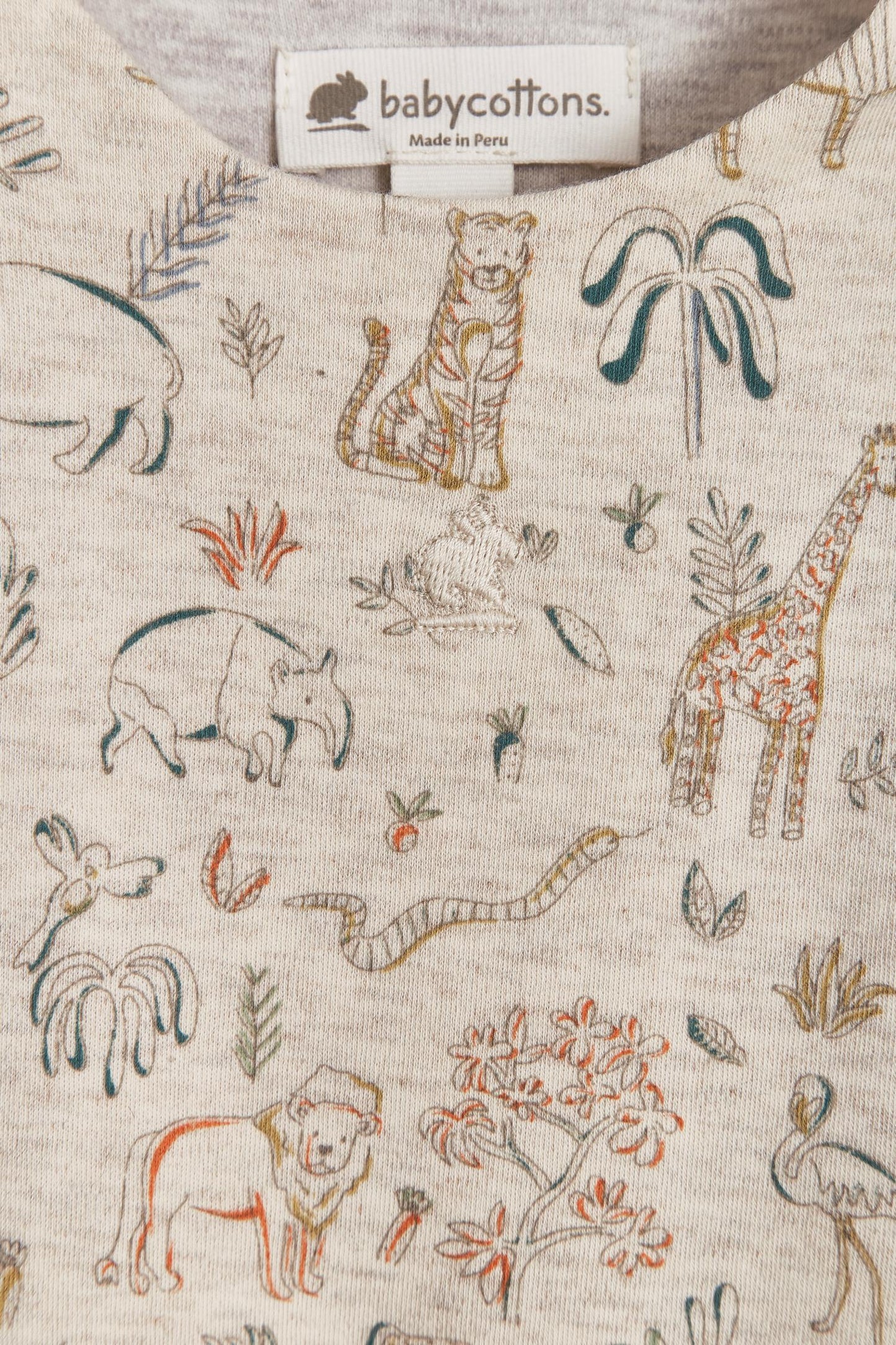 Safari overall is beyond cute! Let your baby be awesome and comfortable at the same time. This overall features an all-over safari print. With brown, orange and green colours. Match it with our lovely bodysuits for the sweetest looks! Colour: Beige melange with brown, orange and green details. Composition: 100% Peruvian Pima Cotton. Made in Peru. Machine washable. Safety warning: Keep away from fire.