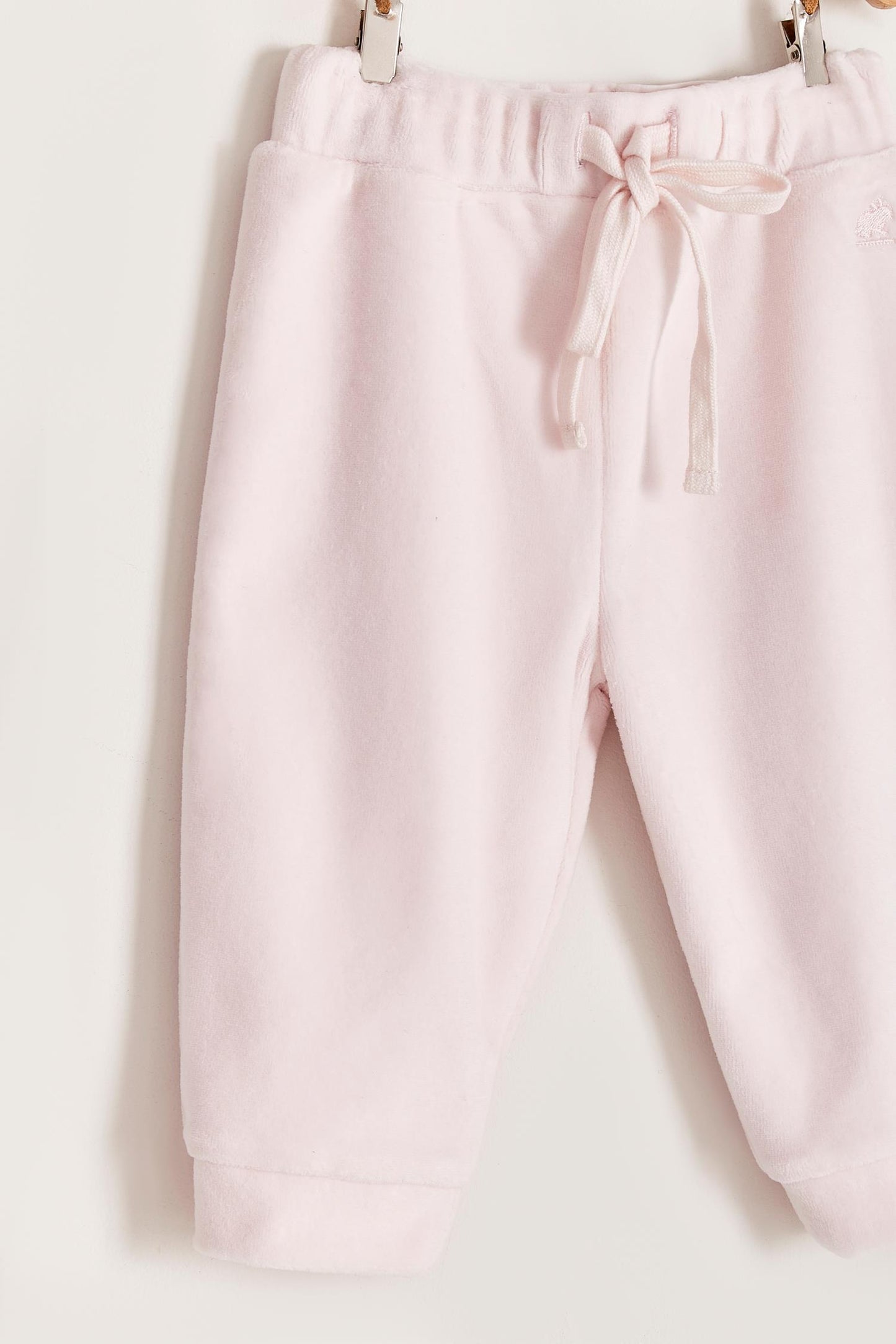 The loveliest baby boy reversible plush pants! Fully lined with Pima cotton. Elasticized waist. Perfect to match with Celine & Bernie hoodie for the ideal winter look! Colour: Pink. Composition: Outer: 85% cotton, 15% polyester. Lining: 100% Pima cotton. Made in Peru. Machine wash cold.