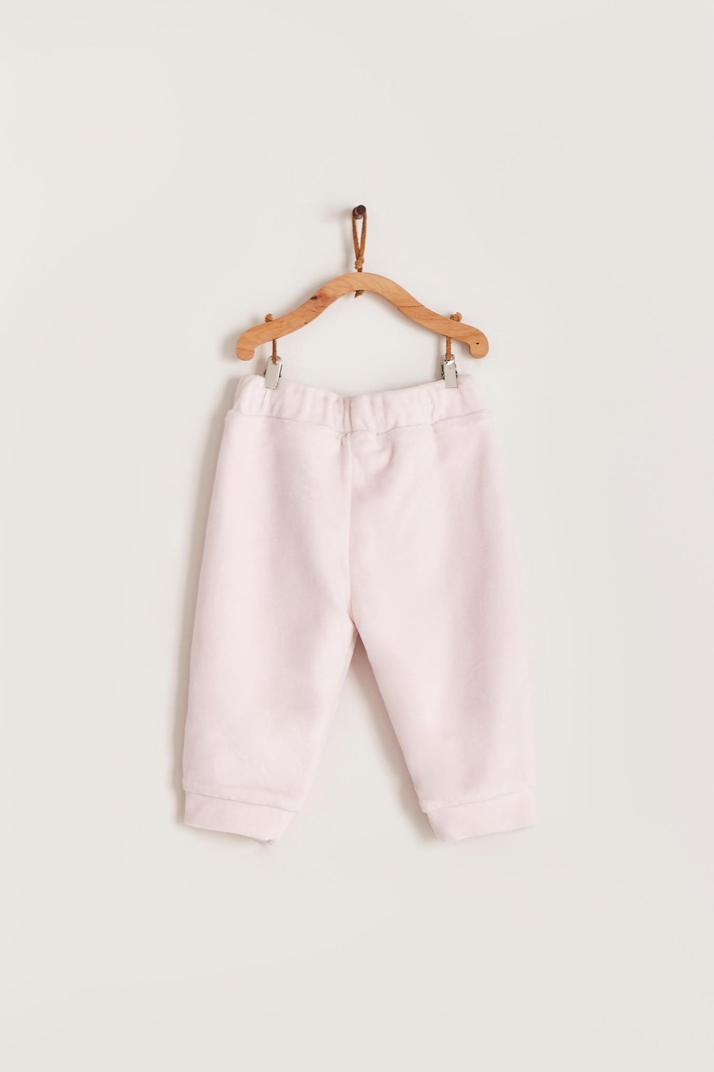 The loveliest baby boy reversible plush pants! Fully lined with Pima cotton. Elasticized waist. Perfect to match with Celine & Bernie hoodie for the ideal winter look! Colour: Pink. Composition: Outer: 85% cotton, 15% polyester. Lining: 100% Pima cotton. Made in Peru. Machine wash cold.