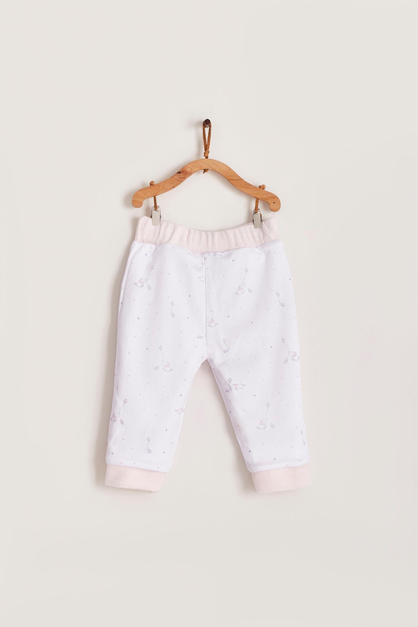 The loveliest baby boy reversible plush pants! Fully lined with Pima cotton. Elasticized waist. Perfect to match with Celine & Bernie hoodie for the ideal winter look! Colour: Pink. Composition: Outer: 85% cotton, 15% polyester. Lining: 100% Pima cotton. Made in Peru. Machine wash cold.