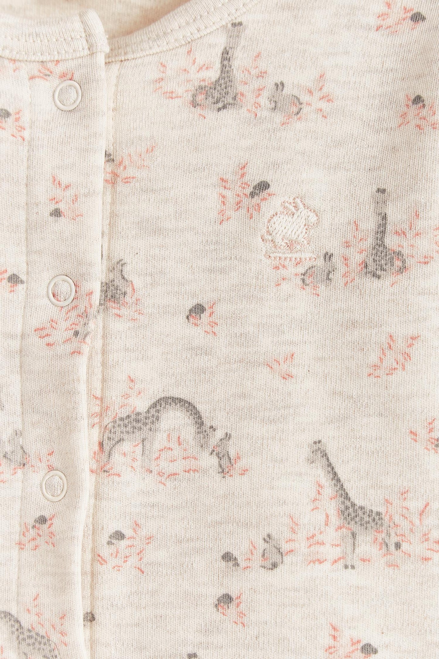 Perfect for your baby's delicate skin, Colette & Joa set of 2 pieces is made of the softest and most comfortable cotton fabric. Cardigan with snaps at the front and trousers with pockets, both printed with our cute little giraffes. Soft colours that give a classic look. Colour: Beige melange with pink and grey details. Composition: 100% Peruvian Pima cotton. Made in Peru. Machine wash cold.