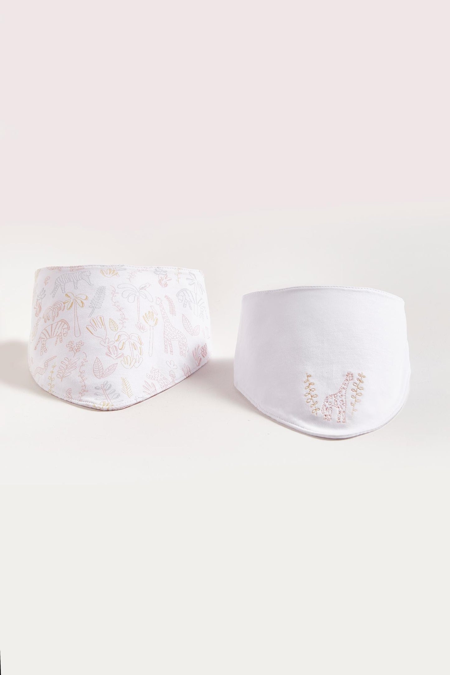 This set of 2 bandana style bibs is perfect to fit your baby from 0 to 6 months. It not only helps to keep teething baby dry and neat, but is also versatile enough for any daily outfit. One comes with an embroidered giraffe and the second one comes with full print of the collection The reverse side has an absorbent towel for an extra comfort. Composition: 100% Peruvian Pima Cotton. Made in Peru. Machine washable.