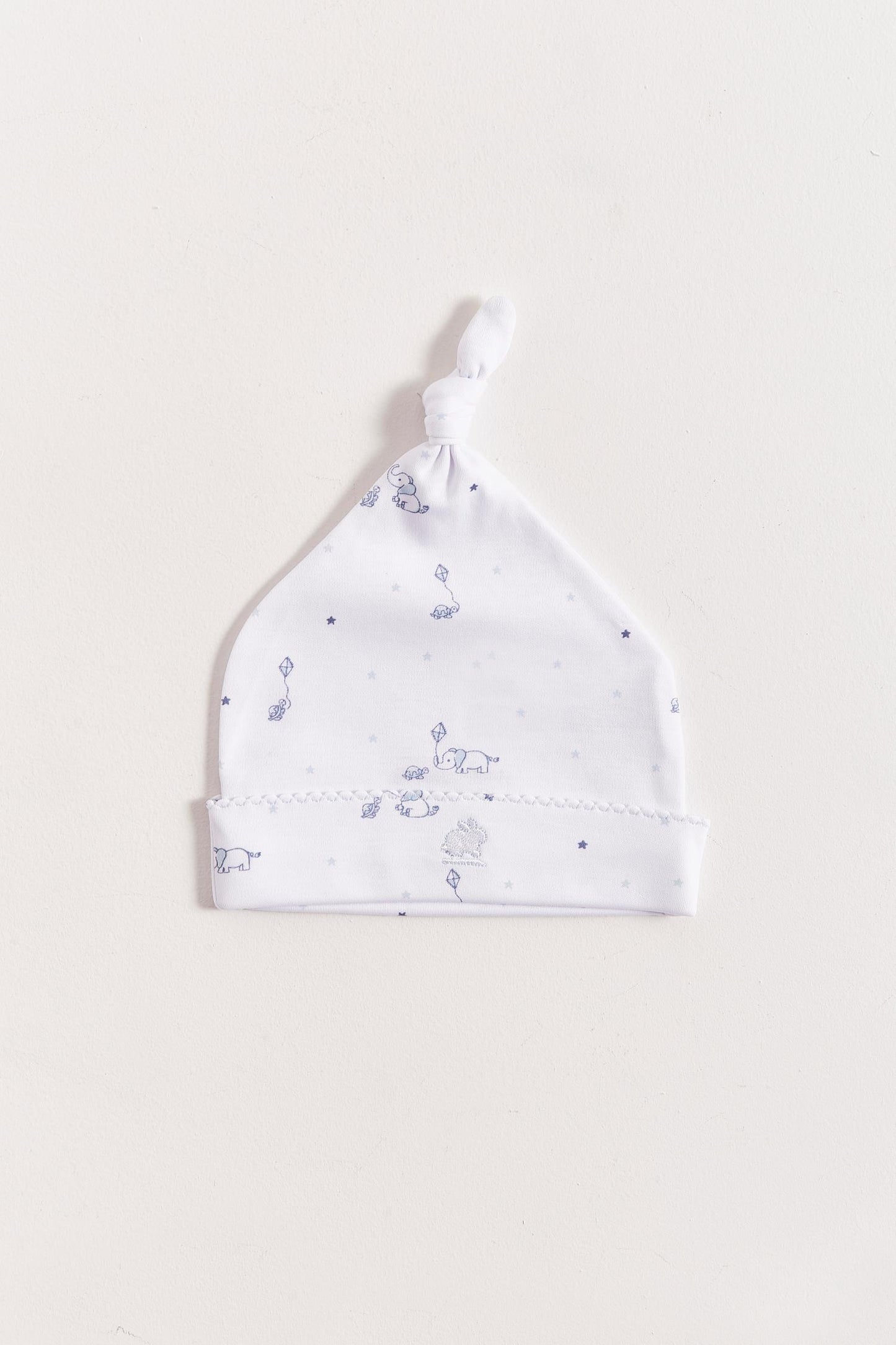Made with the softest Pima cotton, this hat is a perfect addition to your newborn’s wardrobe. The lightweight fitted hat will keep your little one comfy and warm. This knot beanie features a cute print that matches perfectly with our Celine & Bernie collection. Composition: 100% Peruvian Pima Cotton. Made in Peru. Machine washable.