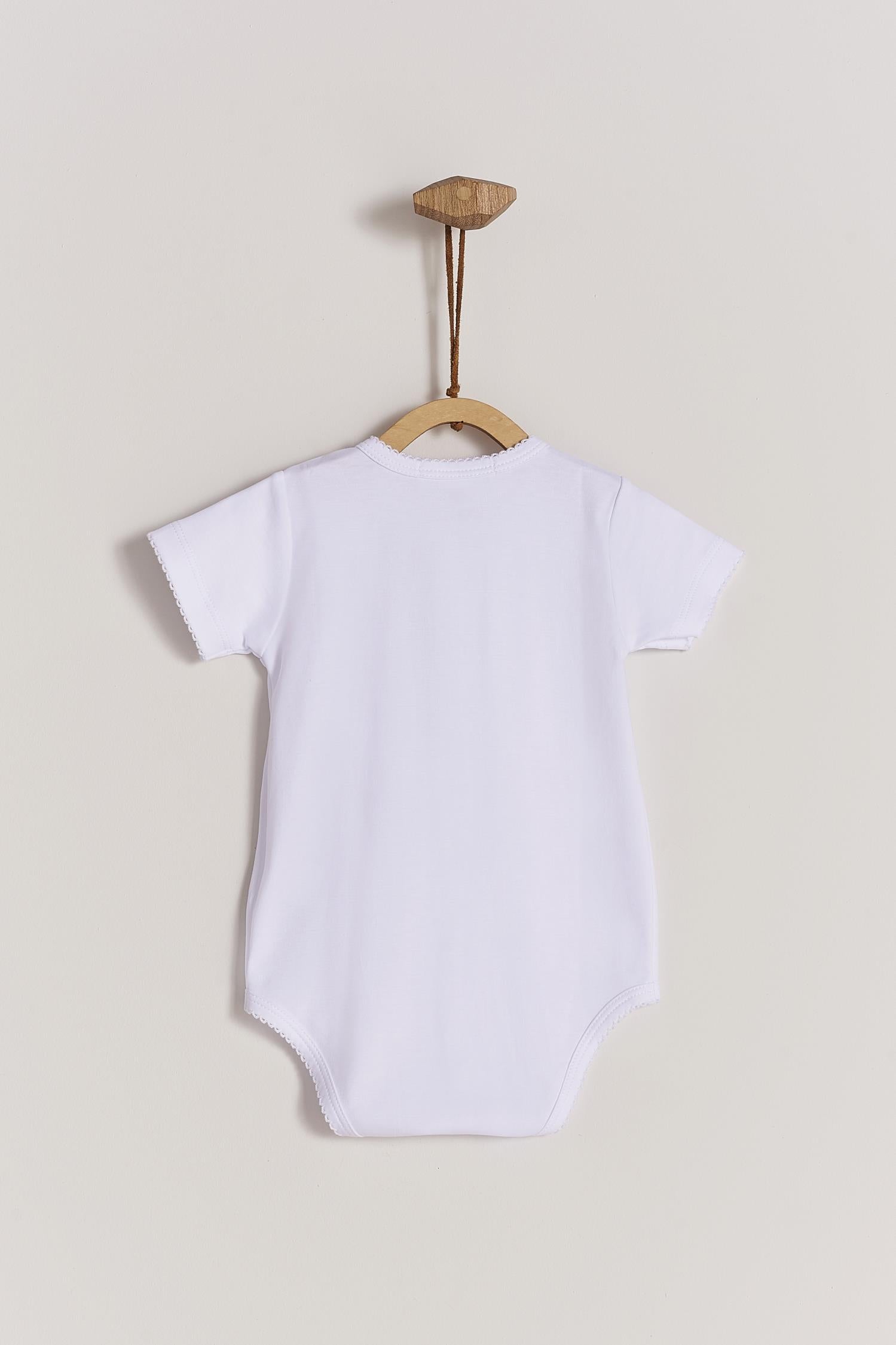 This baby basic short sleeve snapped bodysuit made with 100% super soft and resistant Pima cotton is a must have for your little one. Features a delicate embroidered neckline and sleeves alongside our cute logo bunny embroidered at chest. A baby's wardrobe essential! Popper fastenings around the legs and the front make changing easy, too. Colour: White. Composition: 100% Peruvian Pima Cotton.  Made in Peru.  Machine washable.