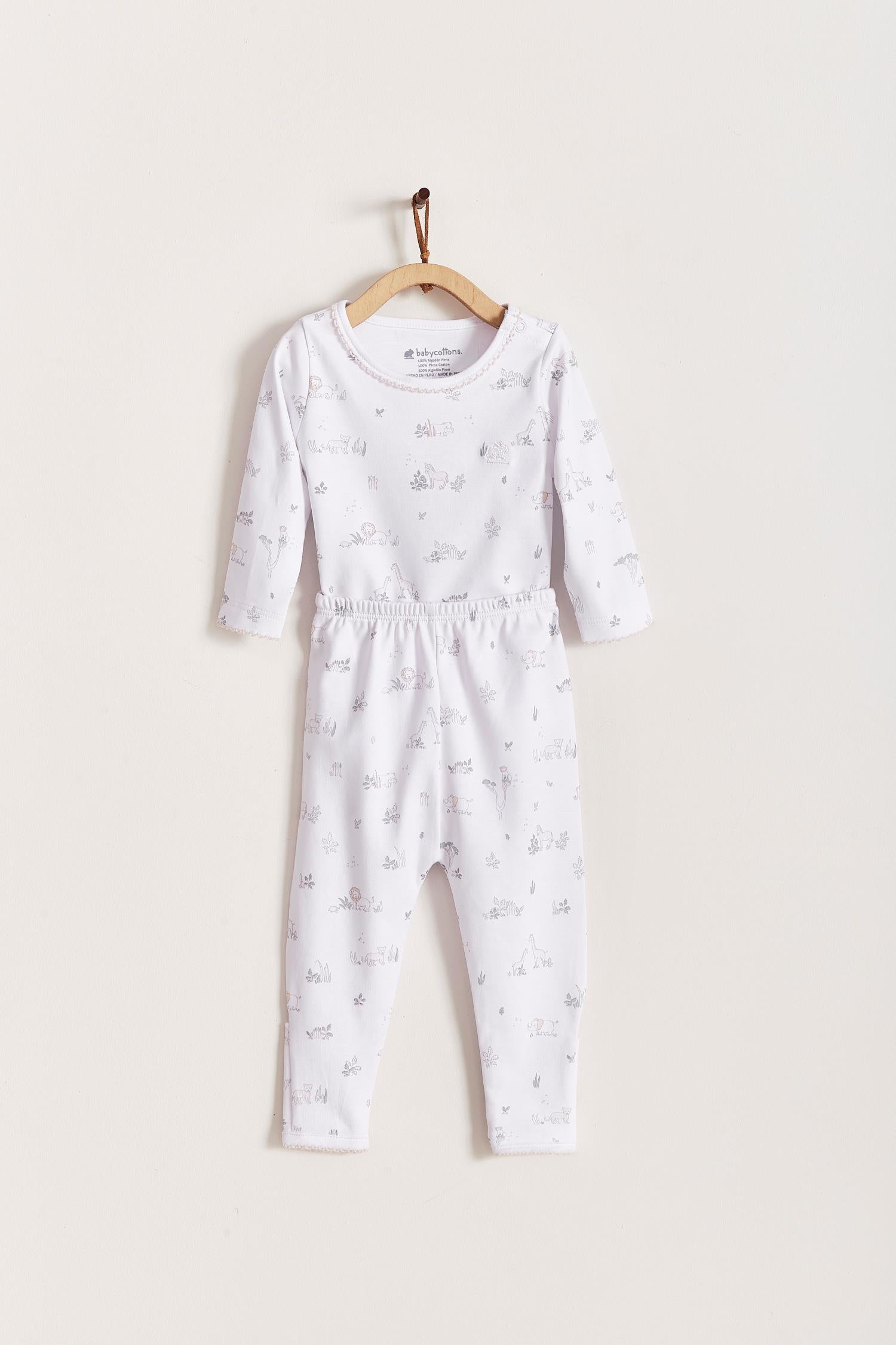 * This Mini Safari two-piece Pima cotton set is a must for your baby! * Long-sleeved bodysuit with snaps on the shoulder for a better fit and footless printed pants with cuffs that can be folded to cover the feet, especially the first days of the baby.  Composition: 100% Peruvian Pima Cotton.  Made in Peru. Machine wash cold.