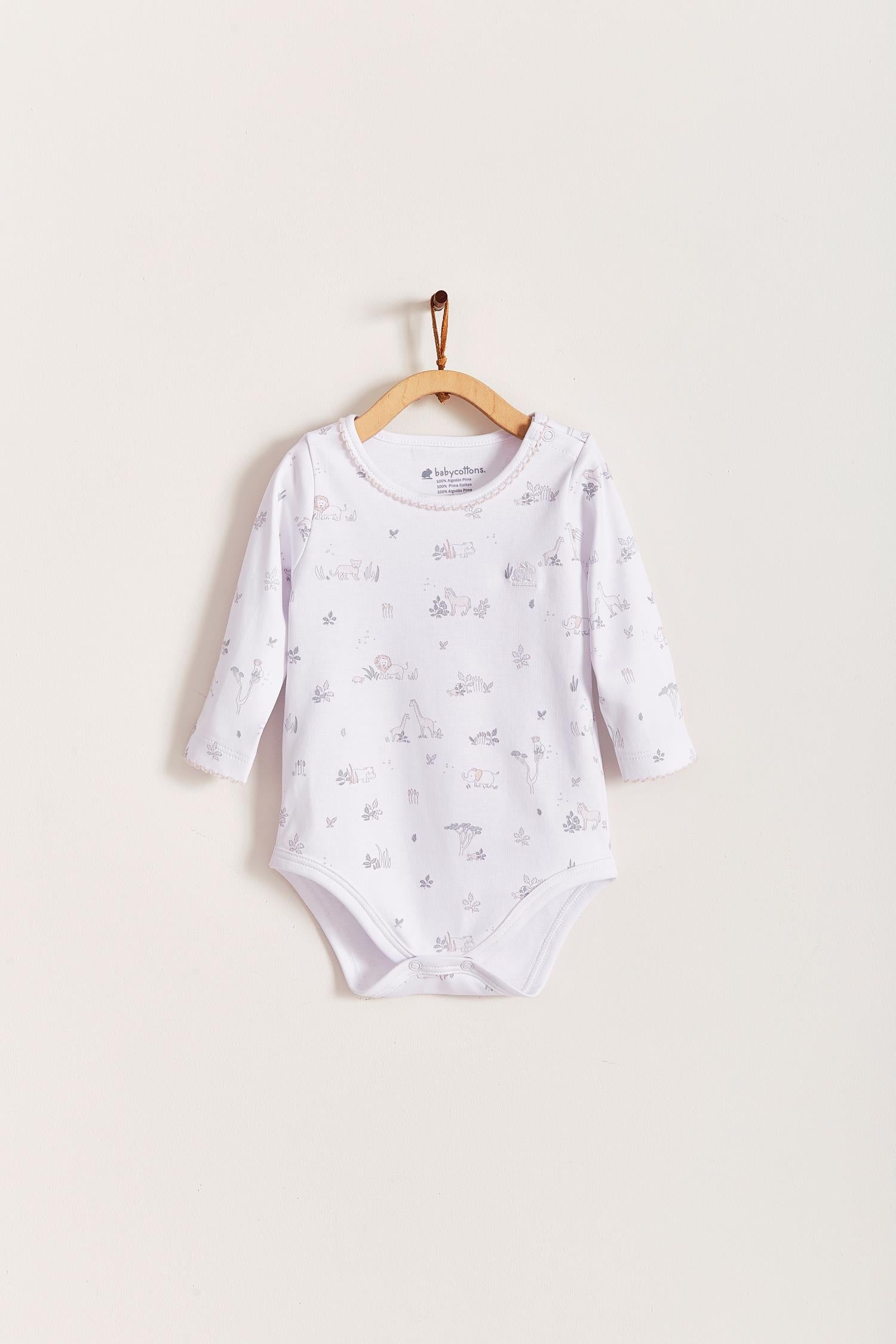* This Mini Safari two-piece Pima cotton set is a must for your baby! * Long-sleeved bodysuit with snaps on the shoulder for a better fit and footless printed pants with cuffs that can be folded to cover the feet, especially the first days of the baby.  Composition: 100% Peruvian Pima Cotton.  Made in Peru. Machine wash cold.