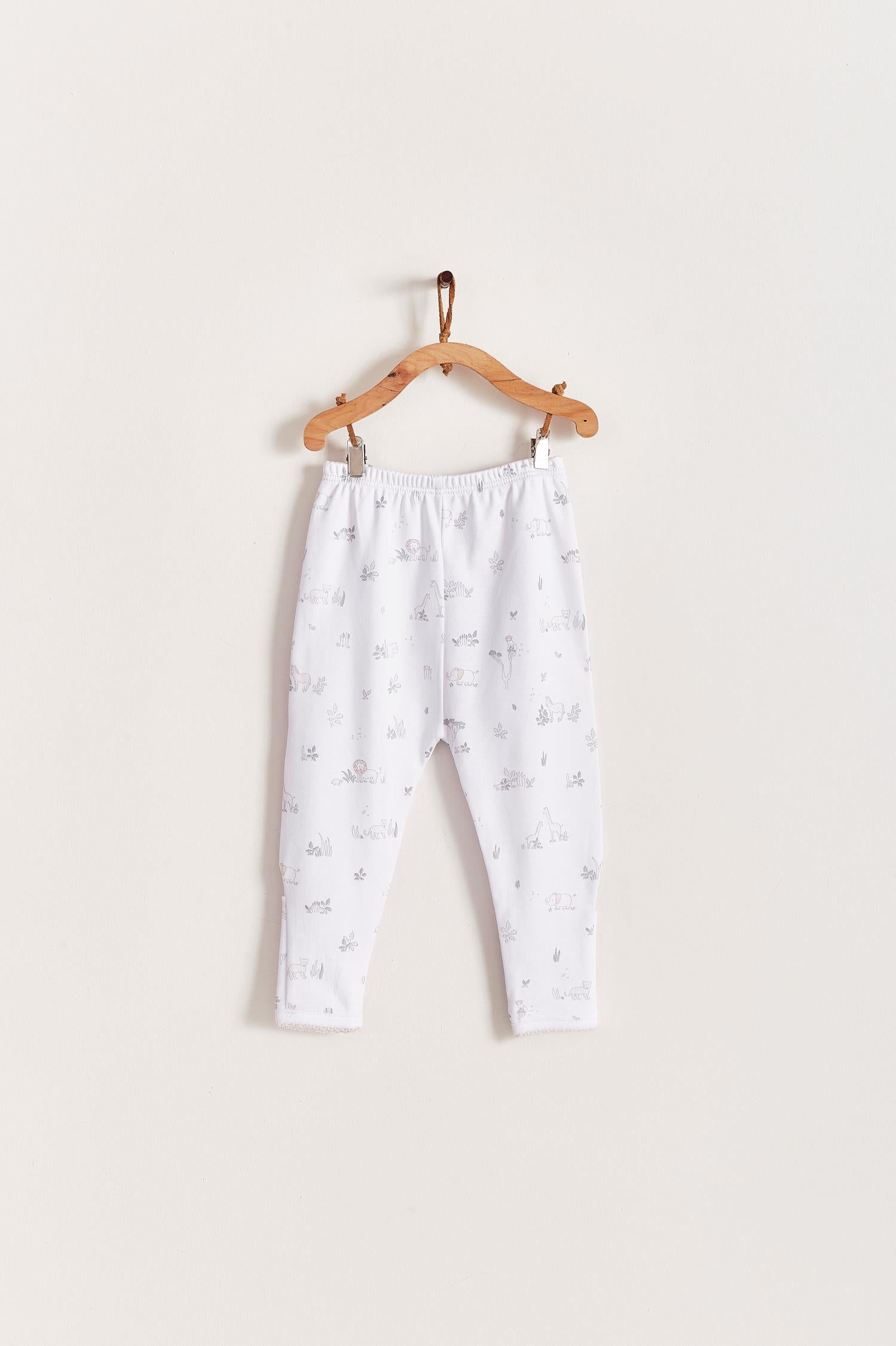 * This Mini Safari two-piece Pima cotton set is a must for your baby! * Long-sleeved bodysuit with snaps on the shoulder for a better fit and footless printed pants with cuffs that can be folded to cover the feet, especially the first days of the baby.  Composition: 100% Peruvian Pima Cotton.  Made in Peru. Machine wash cold.