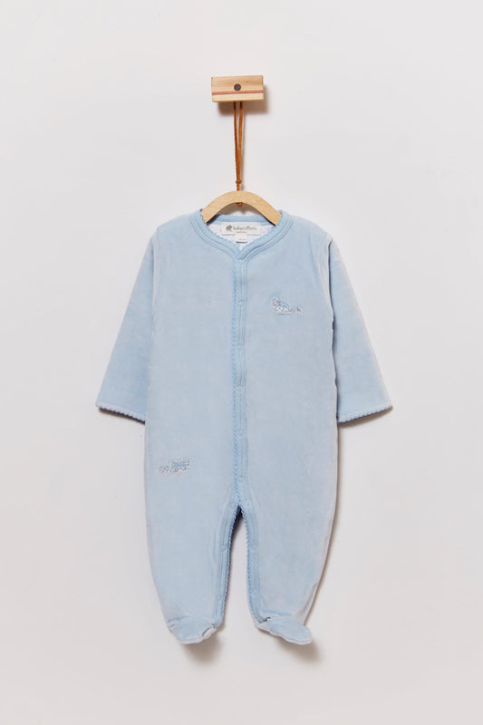 Super soft and warm plush footie for your little baby's first winter. Fully lined with our cute In the Woods 100% Pima cotton print. Features long sleeves, rounded neckline and embroidery at the front with full snaps closure or easy dressing and diapering. Match it with our logo blanket and beanie for the ideal gift! Colour: Light-blue. Composition: Outer: 85% cotton, 15% polyester. Lining: 100% Pima cotton.  Made in Peru. Machine wash cold.