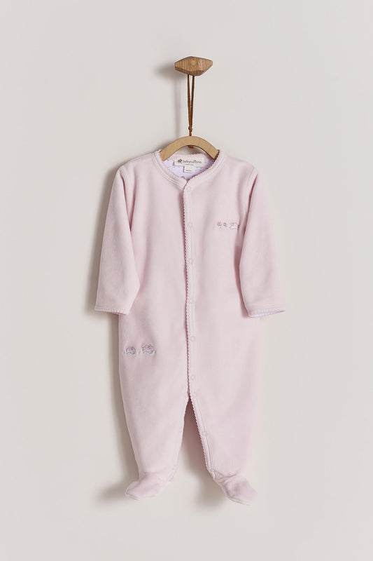 Super soft and warm plush footie for your little baby's first winter. Fully lined with our cute In the Woods 100% Pima cotton print. Features long sleeves, rounded neckline and embroidery at the front with  full snaps closure or easy dressing and diapering. Match it with our logo blanket and beanie for the ideal gift! Colour: Pink. Composition: 100% Peruvian Pima cotton.  Made in Peru. Machine wash cold.