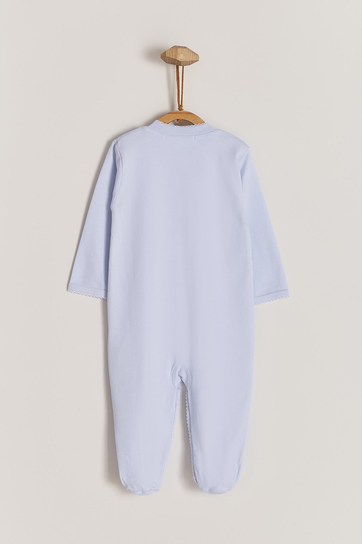 Essential footie made 100% with the softest Peruvian Pima Cotton. One of our most popular items!  Long sleeves, crew neckline and full snap opening.  Newborn footies (NB) come with reversible cuffs that help prevent scratching. Match with any of our blankets, bibs and newborn hats for the perfect gift! Colour: Light-blue Composition: 100% Peruvian Pima Cotton.  Made in Peru. Machine washable. Safety warning: Keep away from fire.