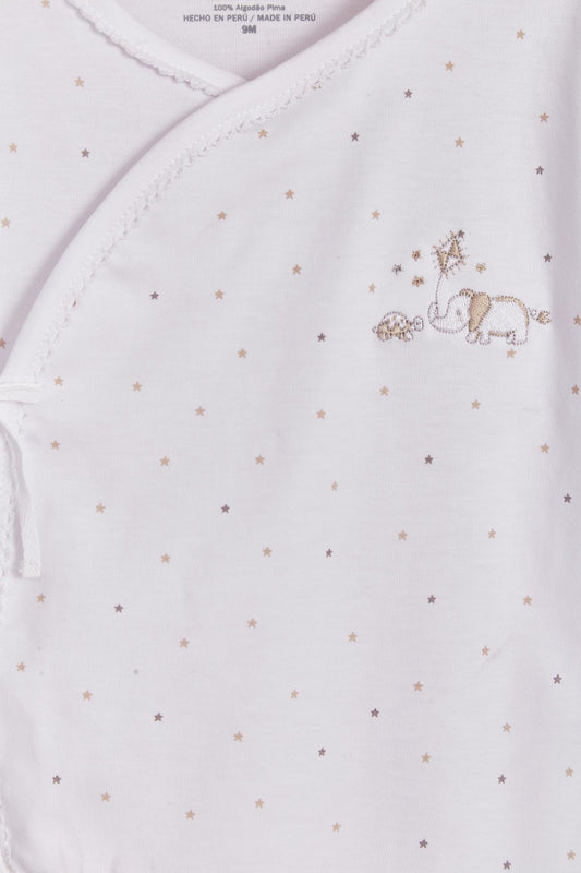 This super cute as soft Night Stars crossed footie is what a maternity bag must-have! With snap buttons between the legs that make it super easy to slip on. Pair it with our Night Stars knot beanies for added cuteness and comfort! Colour: White with brown details. Composition: 100% Peruvian Pima Cotton.  Made in Peru. Machine washable. Safety warning: Keep away from fire.