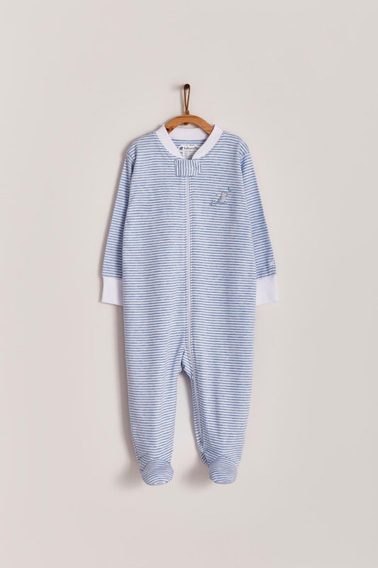 Good Night Owl long-sleeves stripped footie is what a maternity bag must-have! With zipper added for more comfort and practicality.  In the larger sizes it has anti-slips on the feet so that babies do not slip when they start to take their first steps. Match it with our any of the accessories of the collection for a complete look!  Colour: Light-blue and white. Composition: 100% Peruvian Pima Cotton.  Made in Peru.  Machine washable.   Safety warning: Keep away from fire. 