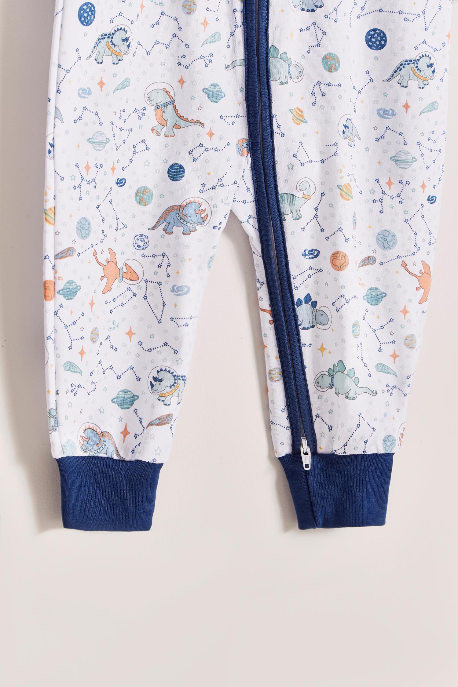 Space Dinos footless pyjama is colourful, cute and fun!  Zipper added for more comfort and practicality.  Starting in 12 months all our footies are snug fit. Colour: White with blue, light-blue and orange details. Composition: 100% Peruvian Pima Cotton.  Made in Peru. Machine washable. Safety warning: Keep away from fire.