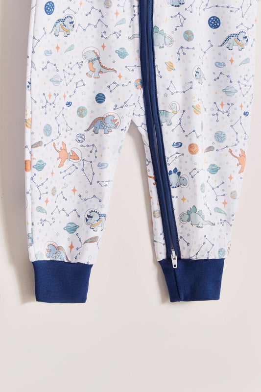 Space Dinos footless pyjama is colourful, cute and fun!  Zipper added for more comfort and practicality.  Starting in 12 months all our footies are snug fit. Colour: White with blue, light-blue and orange details. Composition: 100% Peruvian Pima Cotton.  Made in Peru. Machine washable. Safety warning: Keep away from fire.