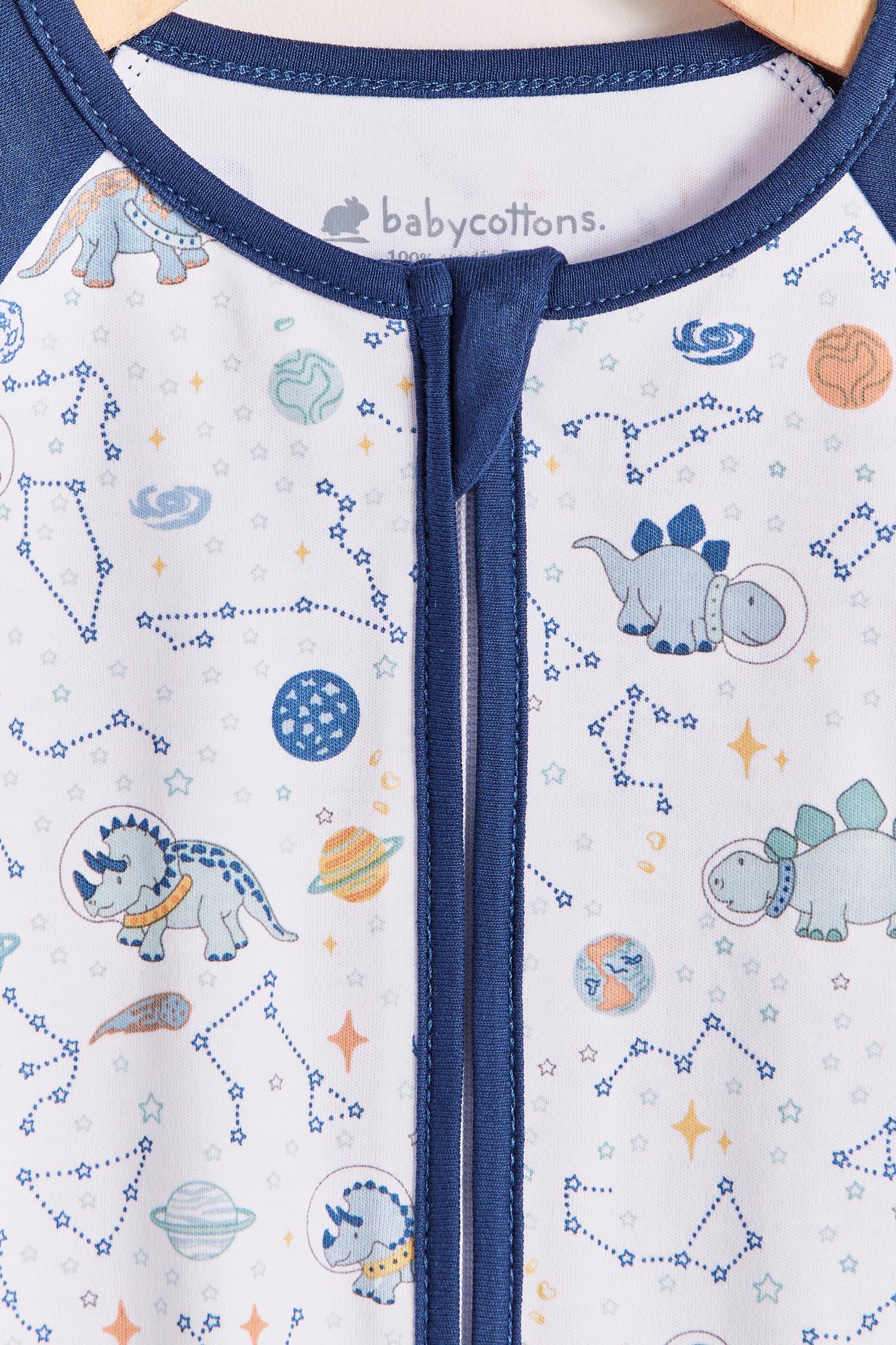 Space Dinos footless pyjama is colourful, cute and fun!  Zipper added for more comfort and practicality.  Starting in 12 months all our footies are snug fit. Colour: White with blue, light-blue and orange details. Composition: 100% Peruvian Pima Cotton.  Made in Peru. Machine washable. Safety warning: Keep away from fire.