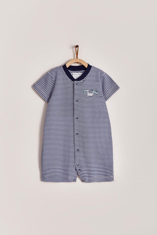 Our striped Naptime short playsuit with full snap closure make it super easy to slip on.  Very cool and fresh!  Ideal for your baby’s spring/summer wardrobe. Pair it with our Naptime bibs for the perfect look! Colour: White and blue stripes Composition: 100% Peruvian Pima Cotton.  Made in Peru. Machine washable. Safety warning: Keep away from fire.