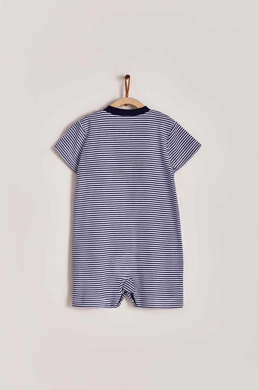 Our striped Naptime short playsuit with full snap closure make it super easy to slip on.  Very cool and fresh!  Ideal for your baby’s spring/summer wardrobe. Pair it with our Naptime bibs for the perfect look! Colour: White and blue stripes Composition: 100% Peruvian Pima Cotton.  Made in Peru. Machine washable. Safety warning: Keep away from fire.