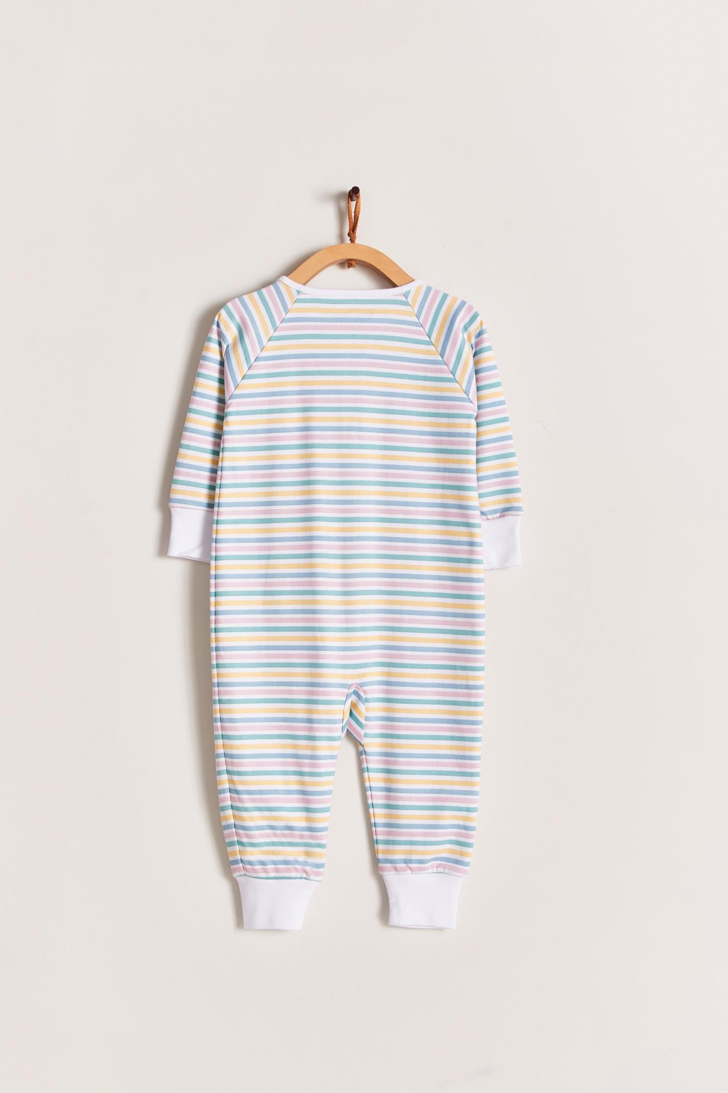 Rainbow Stripes is super cute pyjama full of colours!  Your little one can grow with it and wear it for a longest time. With zipper added for more comfort and practicality. Starting in 12 months all our footies are snug fit. Colour: White with yellow, green and pink stripes. Composition: 100% Peruvian Pima Cotton.  Made in Peru. Machine washable. Safety warning: Keep away from fire.