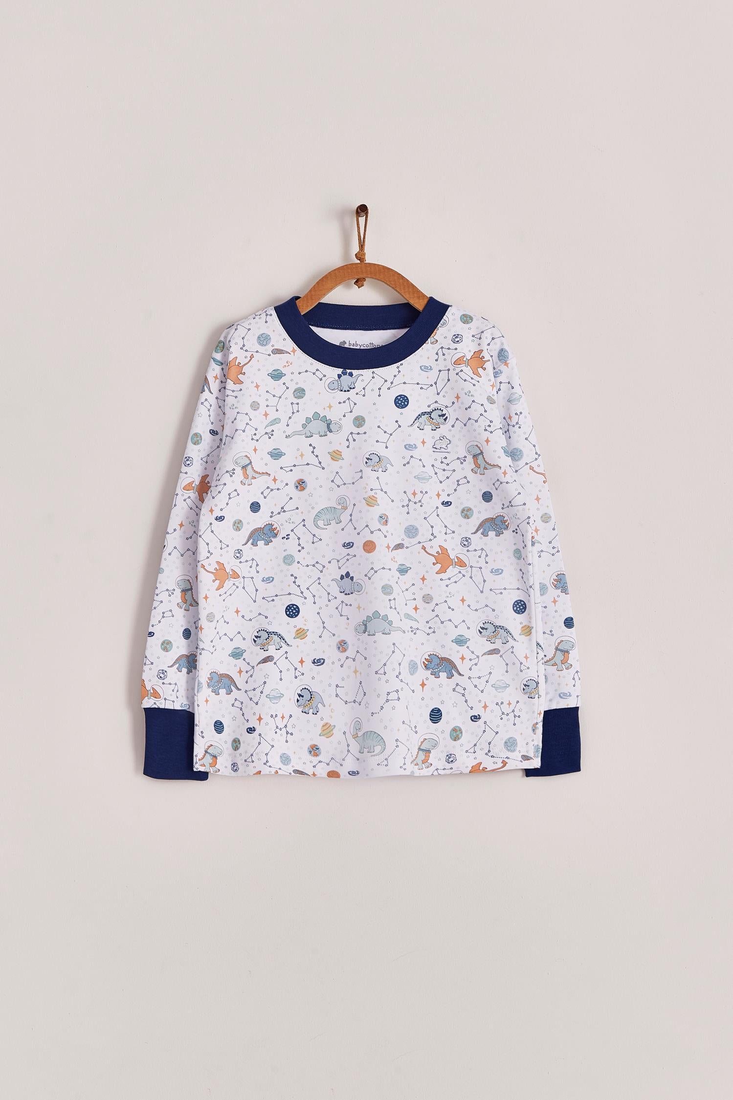 Our full print Space Dinos pyjama set is colourful, cute and fun! This 100% Pima Cotton pyjama is super soft and comfortable ideal for sleep but also playtime at home. With long-sleeves with long-pants, it's perfect for any season! Makes an ideal gift! Colour: White with blue, light-blue and orange details. Composition: 100% Peruvian Pima Cotton.  Made in Peru. Machine washable. Safety warning: Keep away from fire.