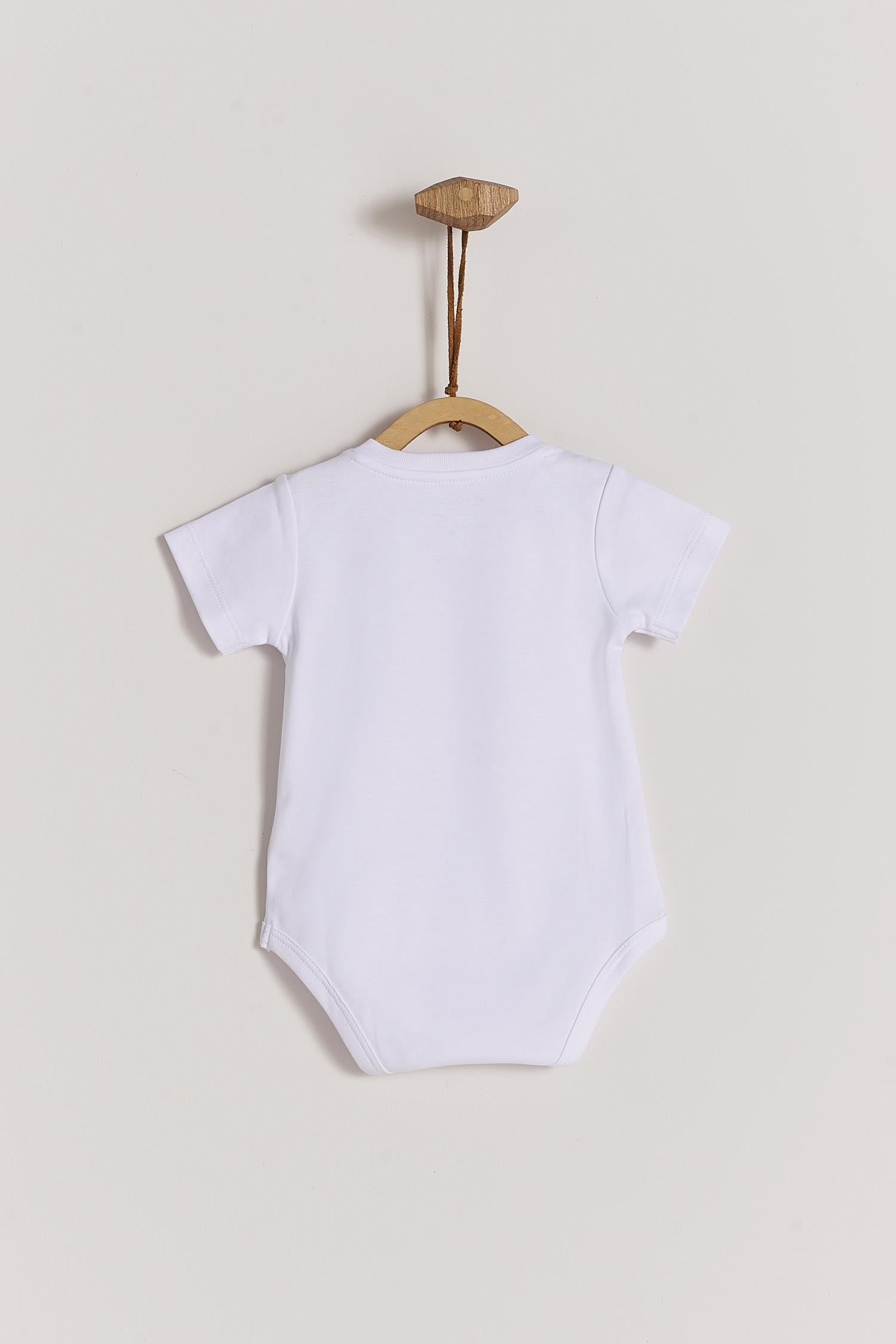 Pima cotton, long-sleeved, t-shirt collar bodysuit. Perfect for a casual look! Poppers on the shoulder and crotch: handy when getting baby dressed. A baby's wardrobe essential! Colour: White. Composition: 100% Peruvian Pima Cotton.  Made in Peru. Machine washable.