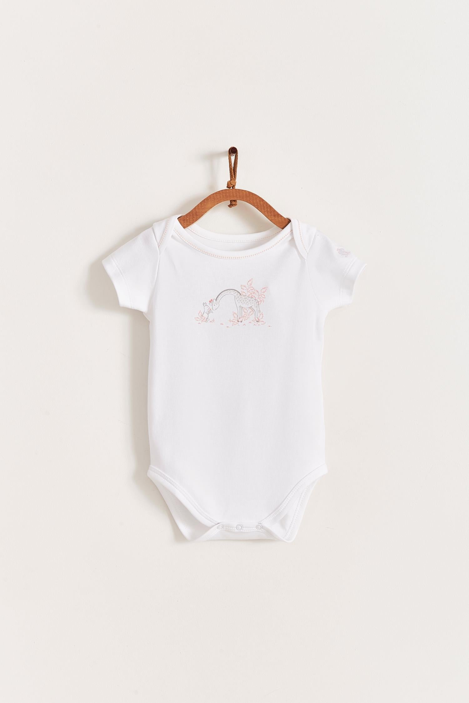 This beautiful short sleeve bodysuit from our Colette & Joa collection is made with the softest Pima Cotton.  Perfect for a playtime occasion.  Pair it with any of our sweatpants or overalls for the perfect look. Composition: 100% Peruvian Pima Cotton.  Made in Peru.  Machine washable.