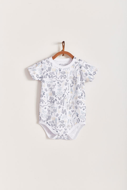 This beautiful short sleeve bodysuit featuring a full print of our Mini Safari collection is made with the softest Pima Cotton. Perfect for a playtime occasion! Pair it with any of our sweatpants or overalls for the perfect look and gift. Colour: White and blue Composition: 100% Peruvian Pima Cotton.  Made in Peru.  Machine washable.
