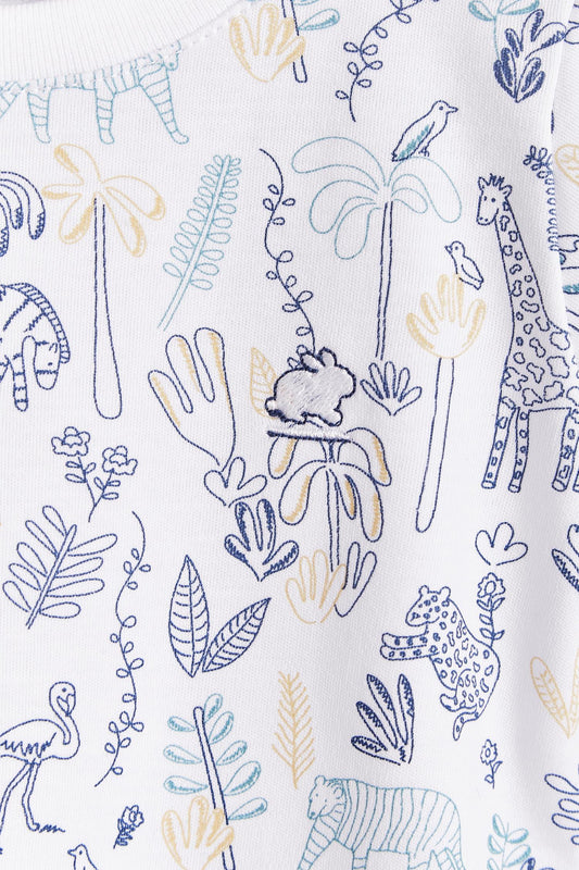 This beautiful short sleeve bodysuit featuring a full print of our Mini Safari collection is made with the softest Pima Cotton. Perfect for a playtime occasion! Pair it with any of our sweatpants or overalls for the perfect look and gift. Colour: White and blue Composition: 100% Peruvian Pima Cotton.  Made in Peru.  Machine washable.