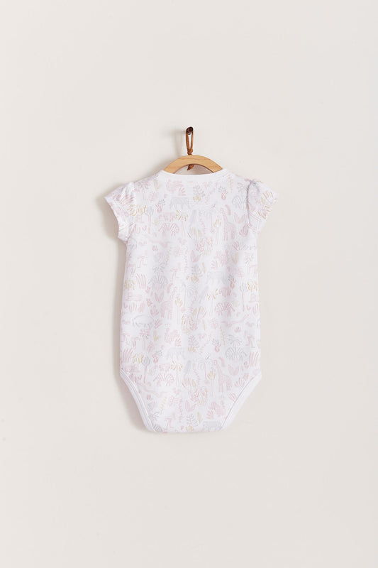 This beautiful short sleeve bodysuit featuring a full print of our Mini Safari collection, including lovely tigers, giraffes, birds and more little animals is made with the softest Pima Cotton. Perfect for a playtime occasion! Pair it with any of our sweatpants or overalls for the perfect look. Colour: White with pink and mustard details Composition: 100% Peruvian Pima Cotton.  Made in Peru.  Machine washable.