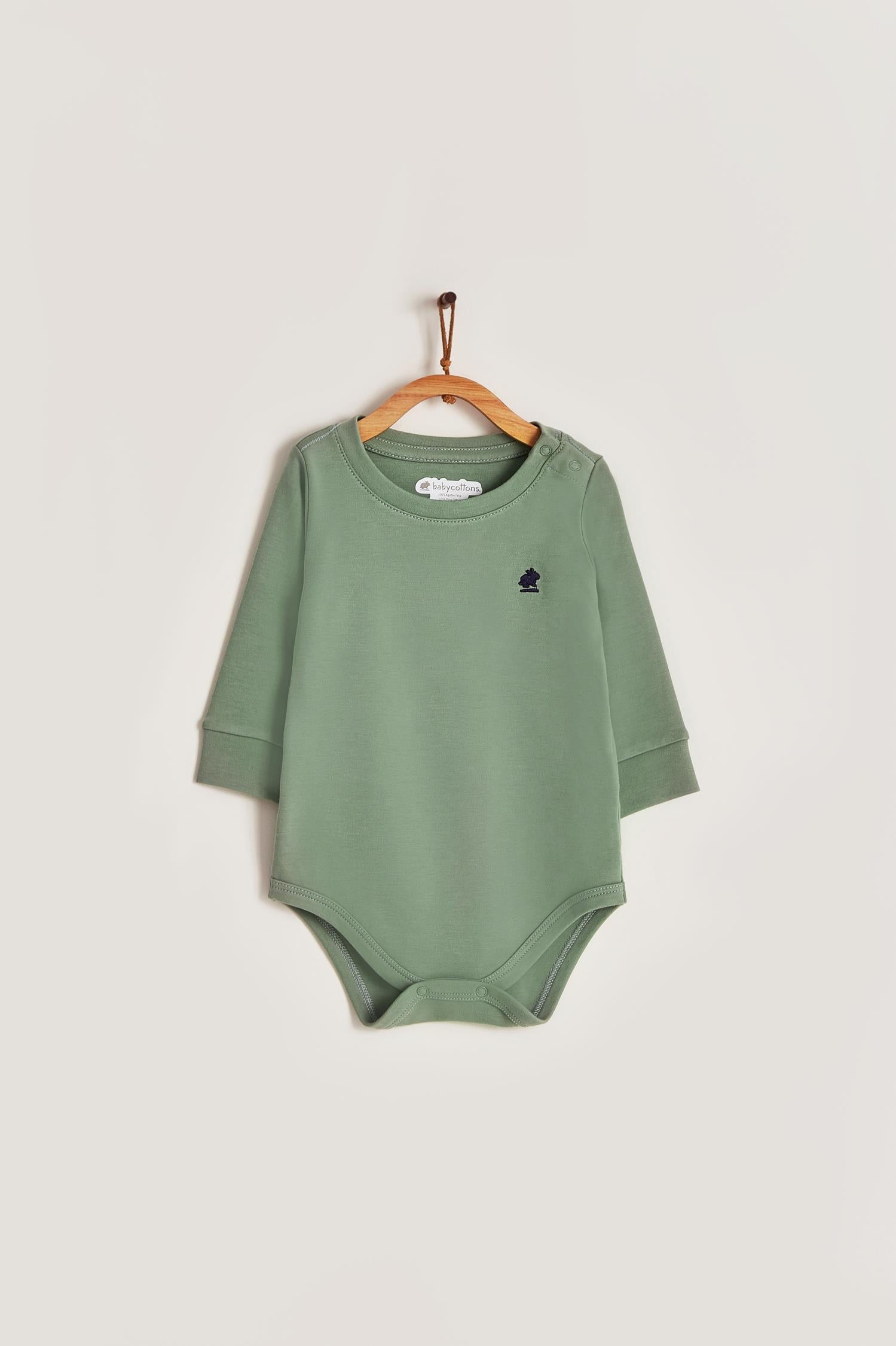 Pima cotton, long-sleeved, t-shirt collar bodysuit. Perfect for a casual look! Poppers on the shoulder and crotch: handy when getting baby dressed. A baby's wardrobe must-have available in a range of colours. Colour: Green Composition: 100% Peruvian Pima Cotton.  Machine washable (hand-wash first time is preferable but not needed) Made in Peru.