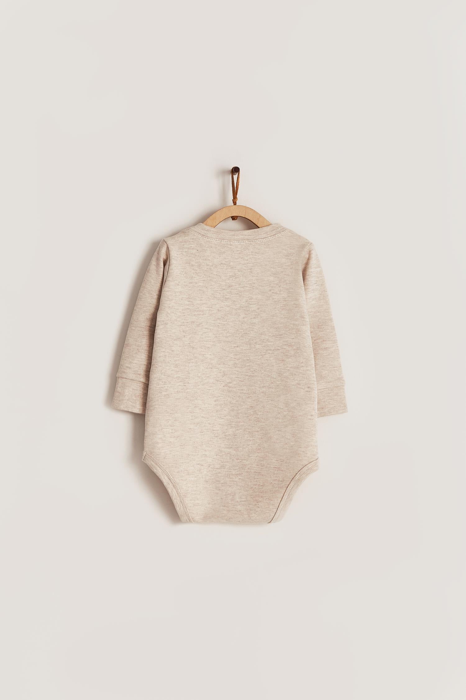 Pima cotton, long-sleeved, t-shirt collar bodysuit. Perfect for a casual look! Poppers on the shoulder and crotch: handy when getting baby dressed. A baby's wardrobe must-have available in a range of colours. Colour: Beige melange. Composition: 100% Peruvian Pima Cotton.  Made in Peru. Machine washable.
