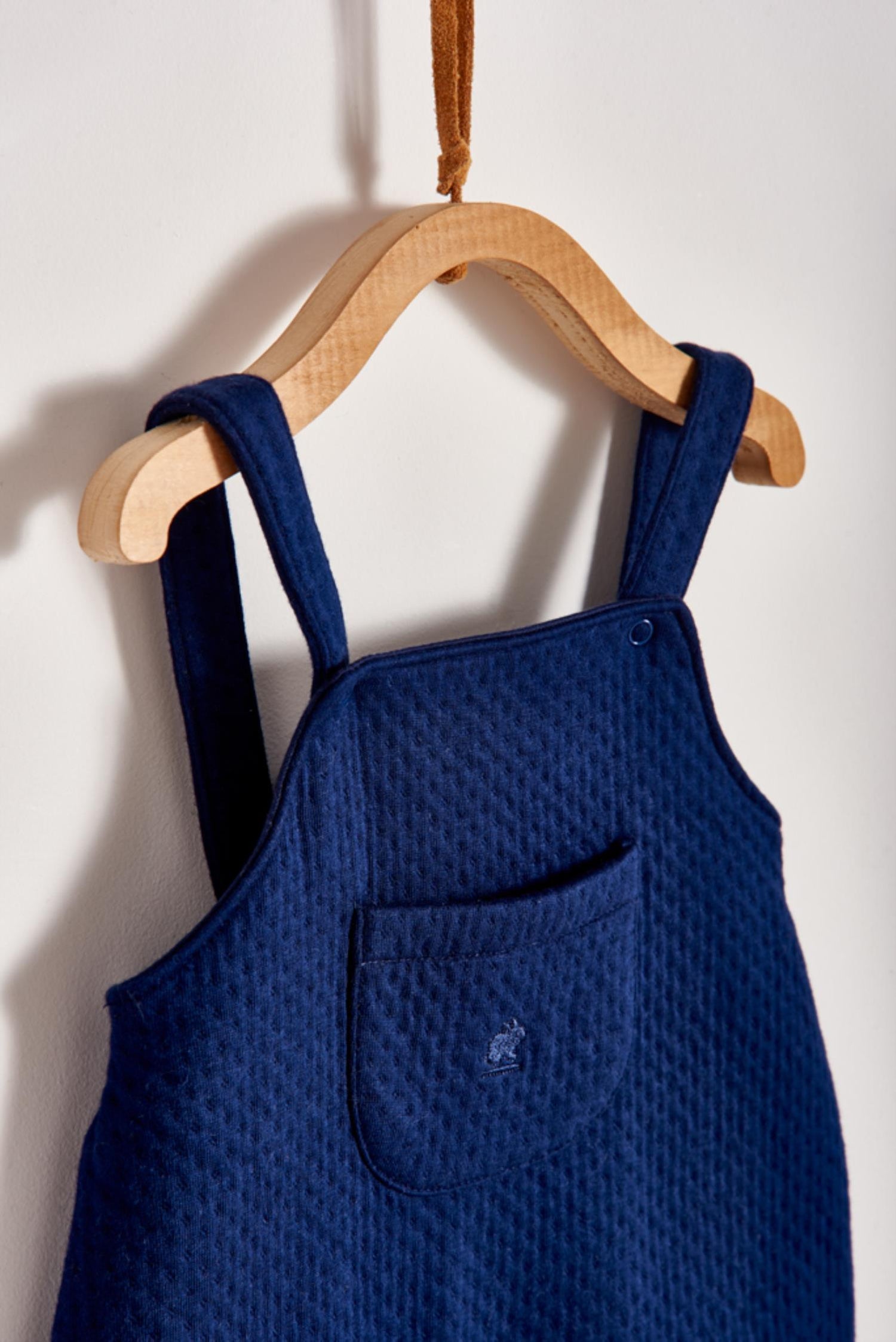 Featuring our Logo collection, this blue quilted playsuit is ideal for your baby to feel comfy and warm while having a great time exploring around!  Pair it with any of our bodysuits for the perfect weekend look! Colour: Blue Composition: 100% Peruvian Pima Cotton.  Made in Peru. Machine washable.