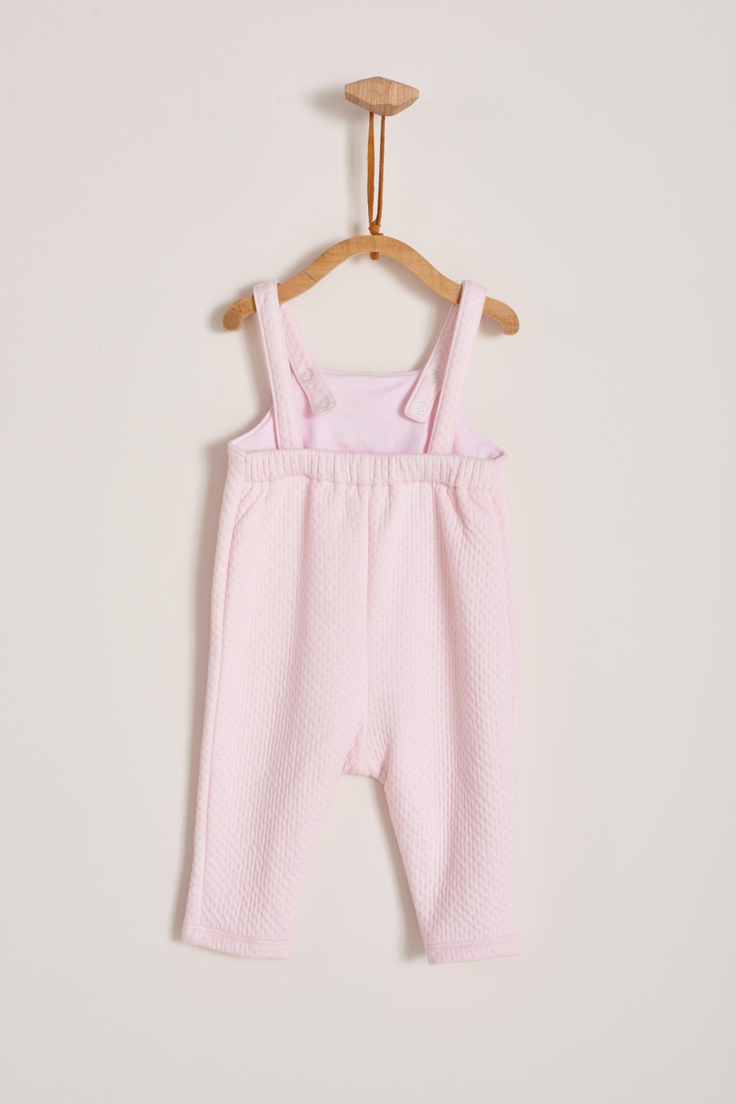Featuring our Logo collection, this blue quilted playsuit is ideal for your baby to feel comfy and warm while having a great time exploring around! Pair it with any of our bodysuits for the perfect weekend look! Colour: Pink Composition: 100% Peruvian Pima Cotton.  Made in Peru. Machine washable.