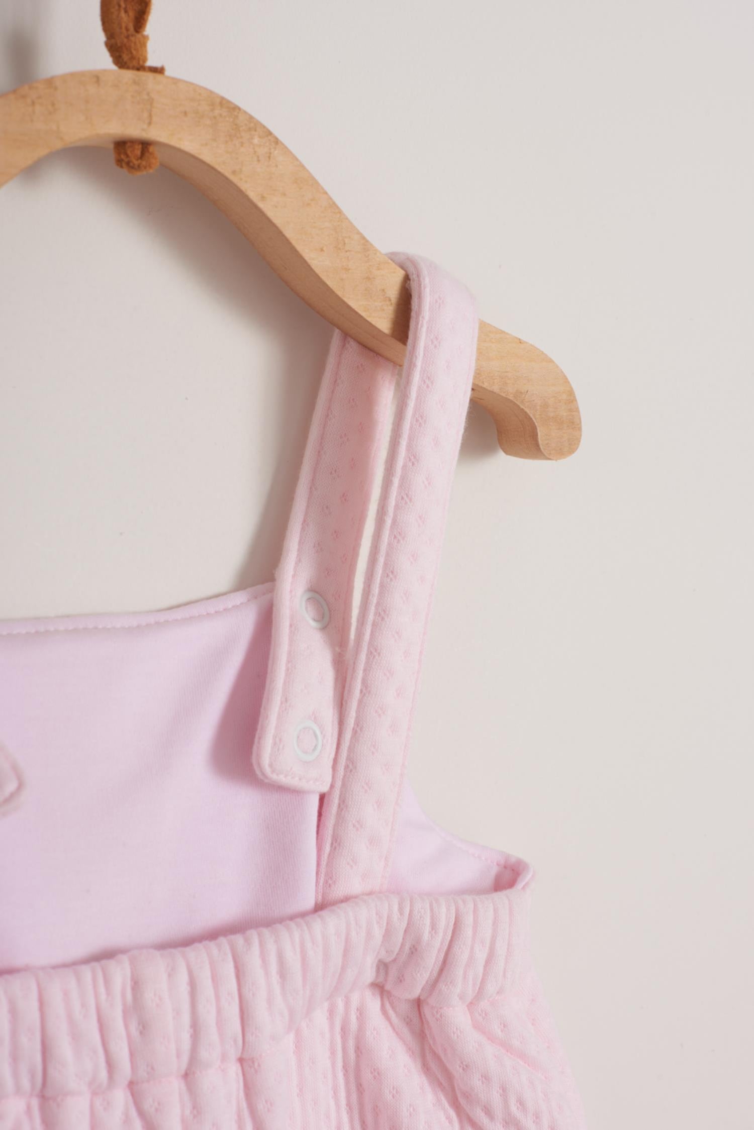 Featuring our Logo collection, this blue quilted playsuit is ideal for your baby to feel comfy and warm while having a great time exploring around! Pair it with any of our bodysuits for the perfect weekend look! Colour: Pink Composition: 100% Peruvian Pima Cotton.  Made in Peru. Machine washable.