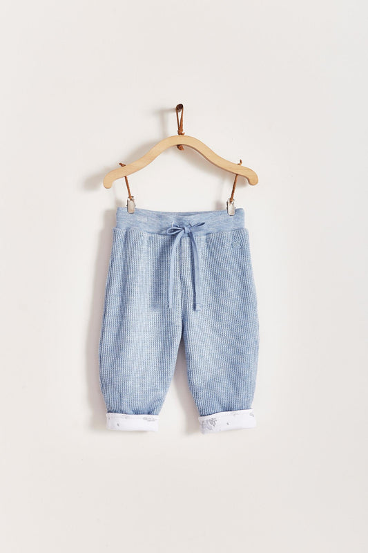 Mini Safari Waffle pants are super cute, soft and comfortable for our babies. 100% Pima cotton inside, with our beautiful Mini Safari print; outside is one-colour waffle styled.  Combine it with our mini safari waffle cardigan, and mini safari bodysuit for a complete look! Colour: Light-blue. Composition: 100% Peruvian Pima cotton.  Made in Peru. Machine wash cold. 
