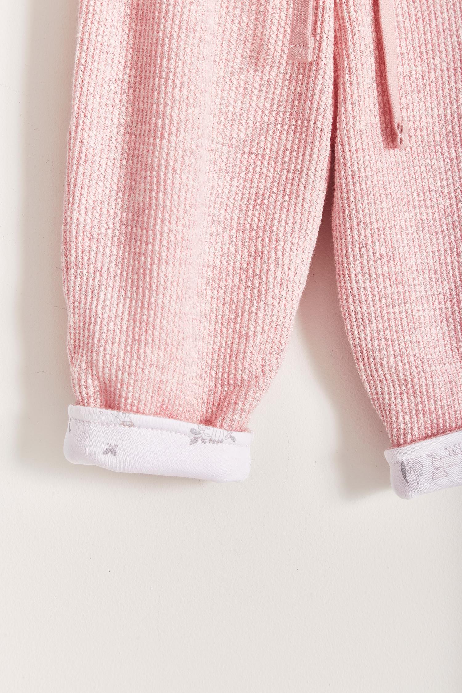 Mini Safari Waffle pants are super cute, soft and comfortable for our babies. Lined in 100% Pima cotton inside, with our beautiful Mini Safari print; outside is one-colour waffle styled.  Combine it with our mini safari waffle cardigan, and mini safari bodysuit for a complete look! Colour: Pink. Composition: 100% Peruvian Pima cotton.  Made in Peru. Machine wash cold. 