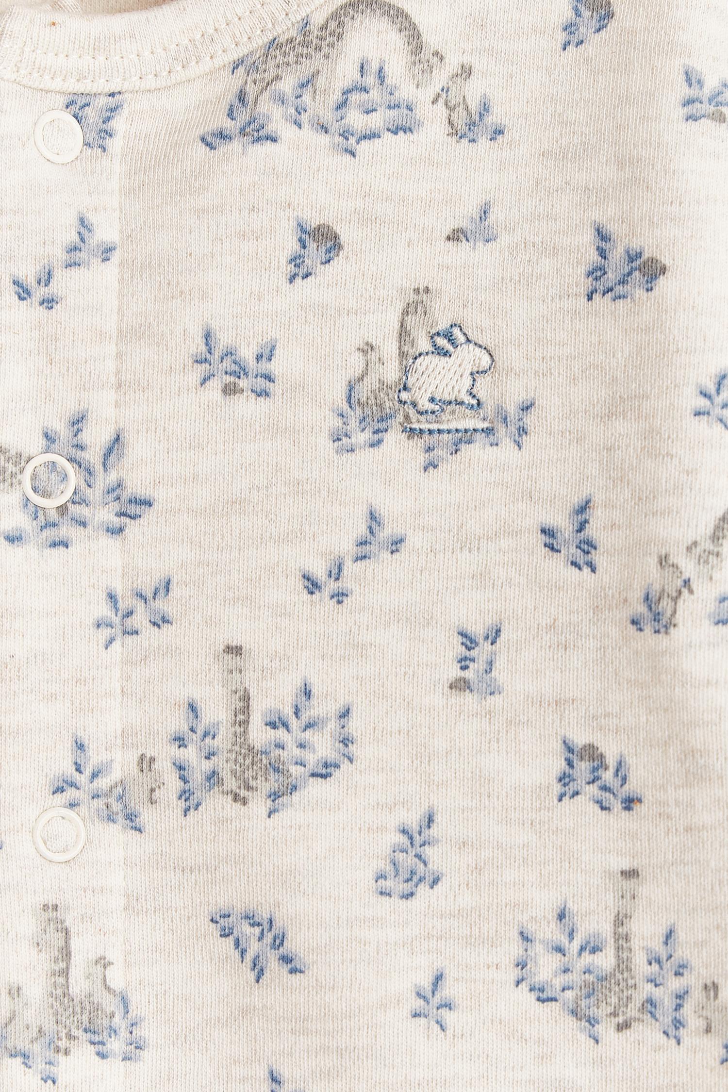 Perfect for your baby's delicate skin, Colette & Joa set of 2 pieces is made of the softest and most comfortable cotton fabric. Cardigan with snaps at the front and trousers with pockets, both printed with our cute little giraffes.  Soft colours that give a classic look.   Colour: Beige melange with blue and grey details. Composition: 100% Peruvian Pima cotton.  Made in Peru. Machine wash cold. 