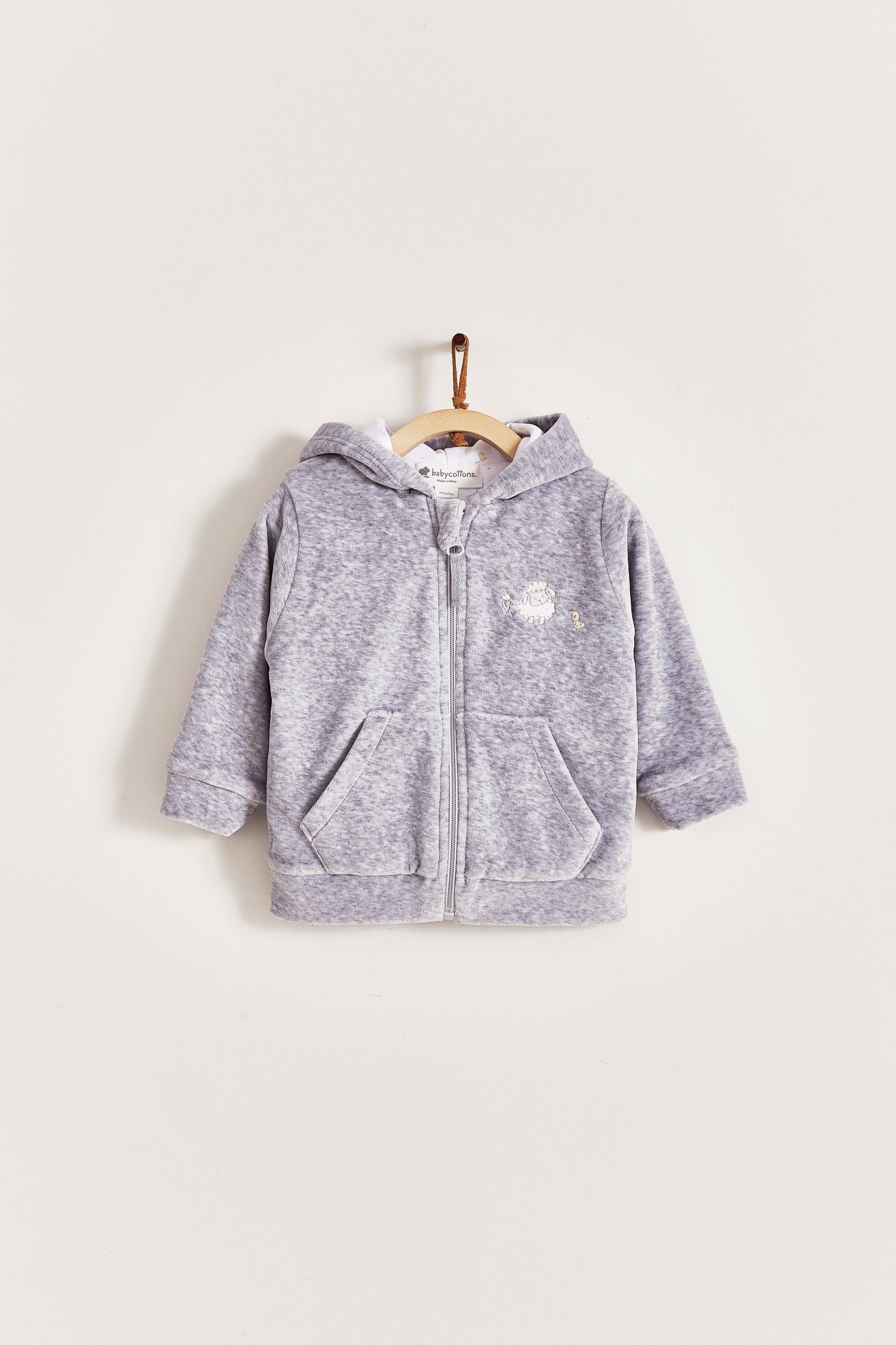 Ideal for winter, this is the sweetest plush hoodie! Fully lined with printed Pima cotton. Pockets and embroidery at the front. Colour: Grey. Composition: Lining: 100% Pima cotton. Outer: 85% cotton, 15% polyester.  Made in Peru. Machine washable.