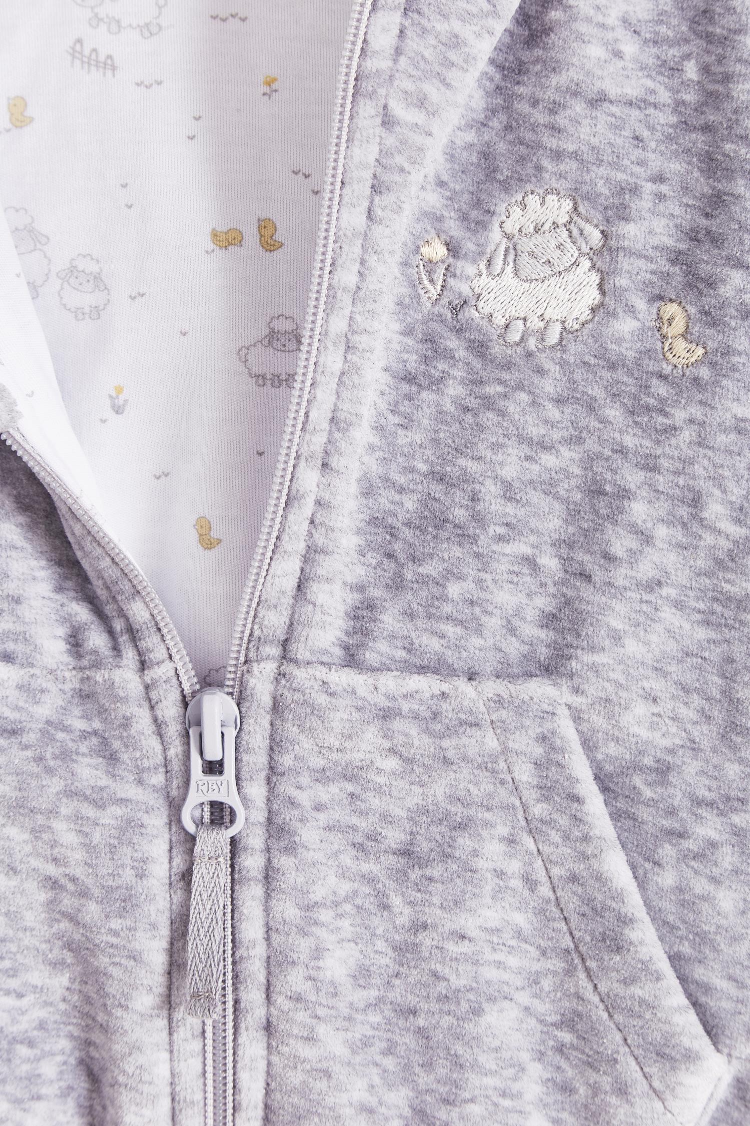 Ideal for winter, this is the sweetest plush hoodie! Fully lined with printed Pima cotton. Pockets and embroidery at the front. Colour: Grey. Composition: Lining: 100% Pima cotton. Outer: 85% cotton, 15% polyester.  Made in Peru. Machine washable.