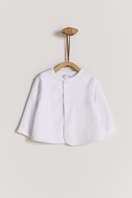 Super soft plush fabric that keeps your baby comfortable and warm. A perfect cardigan for those chilly nights! Featuring a delicate embroidered lining along the neckline and 3 buttons at the top. Pair it with our plush pants for the sweetest look and perfect gift! Colour: White. Composition: 100% Peruvian Pima cotton , 15% Polyester. Made in Peru. Machine washable.