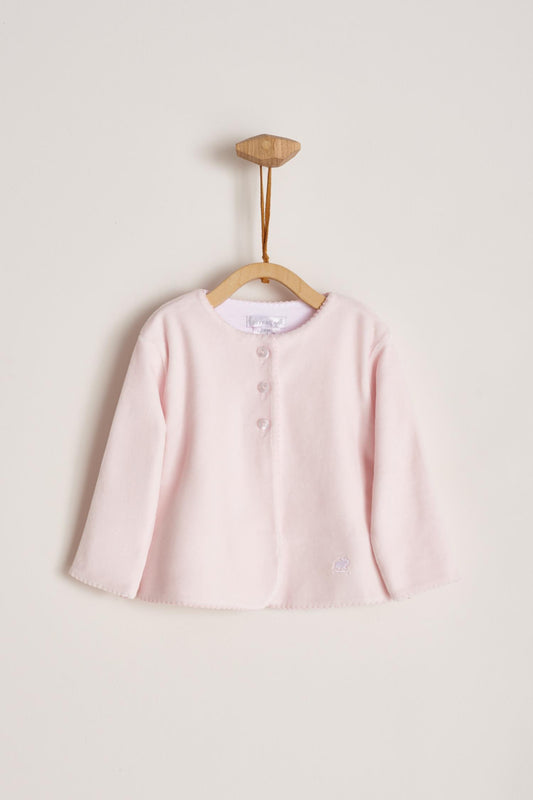 Super soft plush fabric that keeps your baby comfortable and warm. A perfect cardigan for those chilly nights! Featuring a delicate embroidered lining along the neckline and 3 buttons at the top. Pair it with our plush pants for the sweetest look and perfect gift! Colour: Pink. Composition: 100% Peruvian Pima cotton , 15% Polyester. Made in Peru. Machine washable.