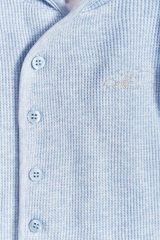 Ideal for winter, Mini Safari Waffle cardigan is super cute and comfortable for babies. Fully lined with printed Pima cotton, outsite is one-color waffle styled. Combine it with our mini safari waffle pants, and mini safari bodysuit for a complete look. Colour: Light-blue. Composition: 100% Peruvian Pima cotton  Made in Peru. Machine washable.