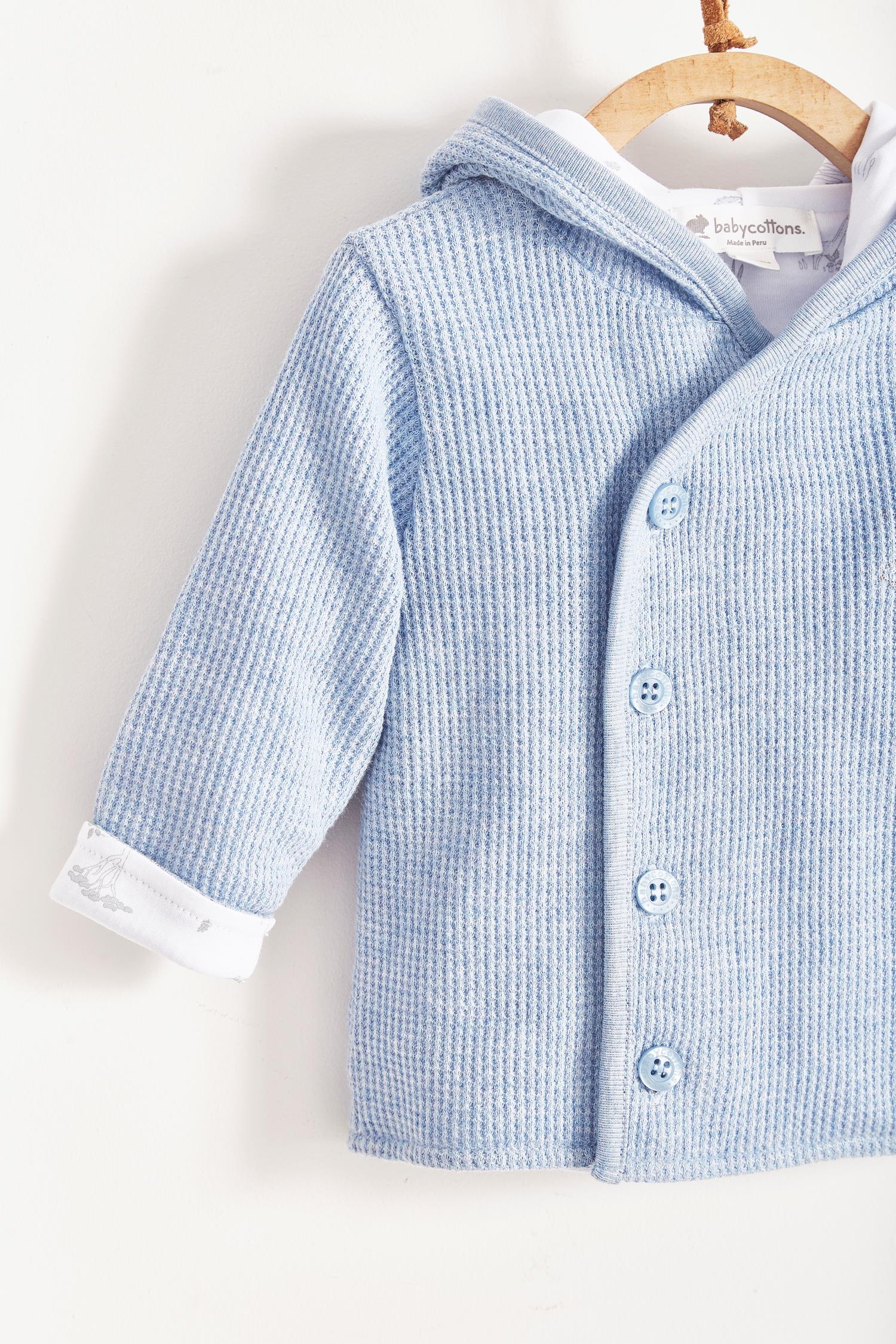 Ideal for winter, Mini Safari Waffle cardigan is super cute and comfortable for babies. Fully lined with printed Pima cotton, outsite is one-color waffle styled. Combine it with our mini safari waffle pants, and mini safari bodysuit for a complete look. Colour: Light-blue. Composition: 100% Peruvian Pima cotton  Made in Peru. Machine washable.