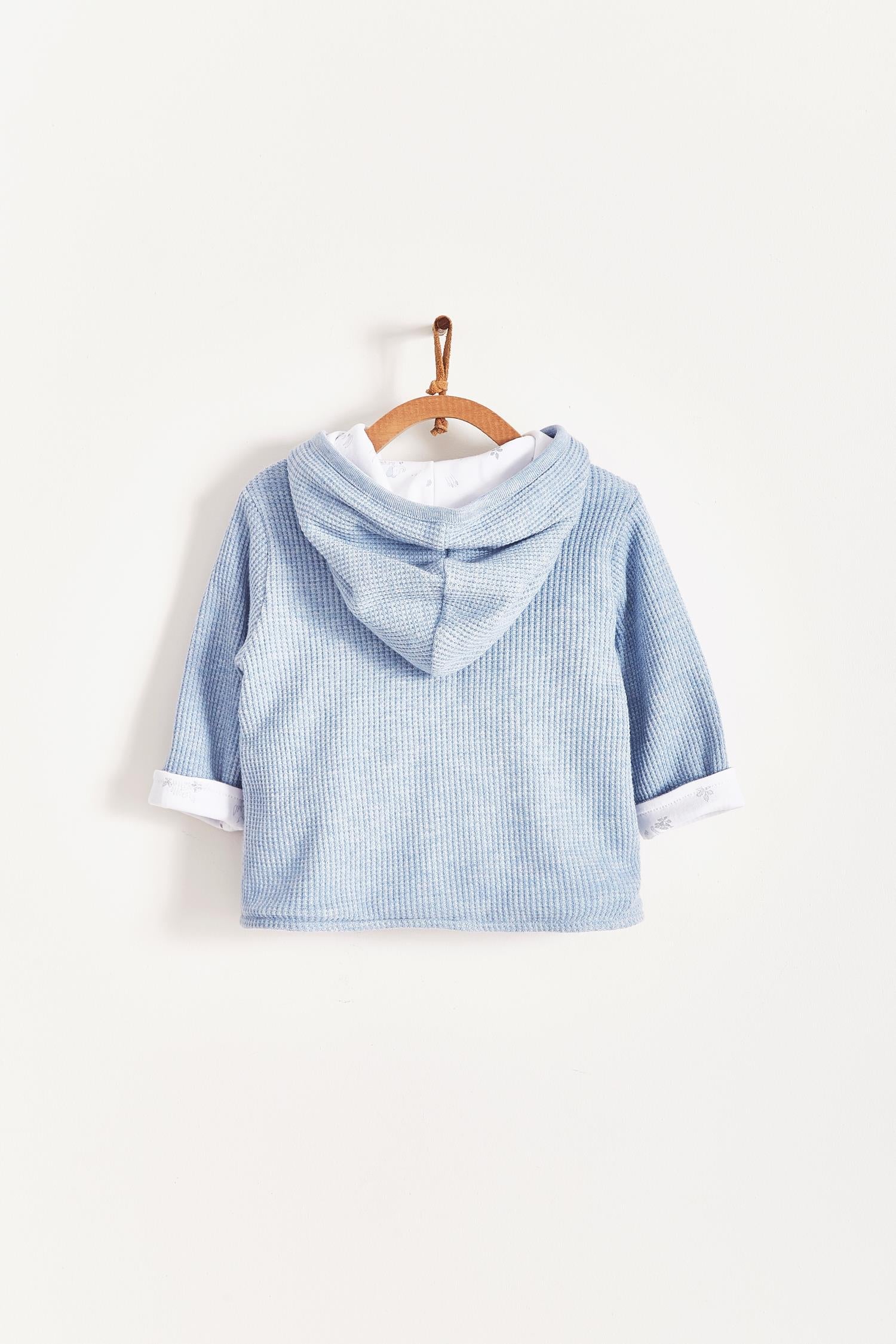 Ideal for winter, Mini Safari Waffle cardigan is super cute and comfortable for babies. Fully lined with printed Pima cotton, outsite is one-color waffle styled. Combine it with our mini safari waffle pants, and mini safari bodysuit for a complete look. Colour: Light-blue. Composition: 100% Peruvian Pima cotton  Made in Peru. Machine washable.