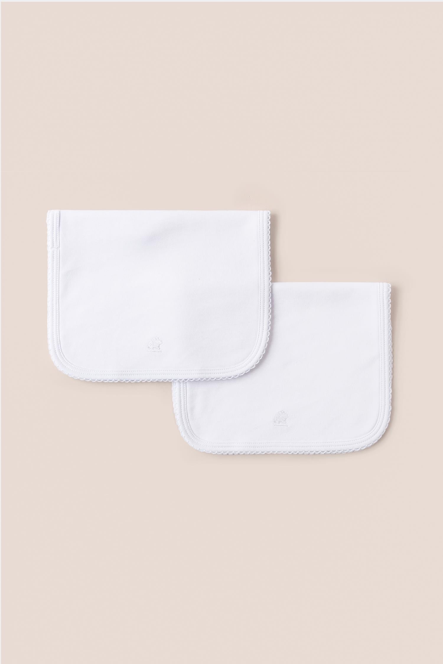 Essential set of two cute and ultra soft burp cloths, a must have for your little one with our lovely logo embroidered! Two Pima cotton burp cloths of approx. 18 cm x 36 cm designed with picot edging.  Reverse side has absorbent towel for extra comfort. This product is a MUST have! Composition: 100% Pima Cotton.  Made in Peru.  Machine washable.