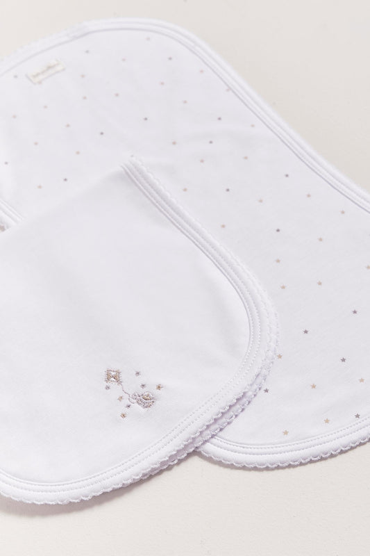 Protect your clothes after feeding with this set of two cute and ultra soft burp clothes!  Two Pima cotton burp clothes of approx. 18 cm x 36 cm, one with our Night Stars full print and the other one plain white with an embroidered turtle enjoying around the stars.  Reverse side has absorbent towel for extra comfort. This product is a MUST have! Composition: 100% Pima Cotton.  Made in Peru.  Machine washable.
