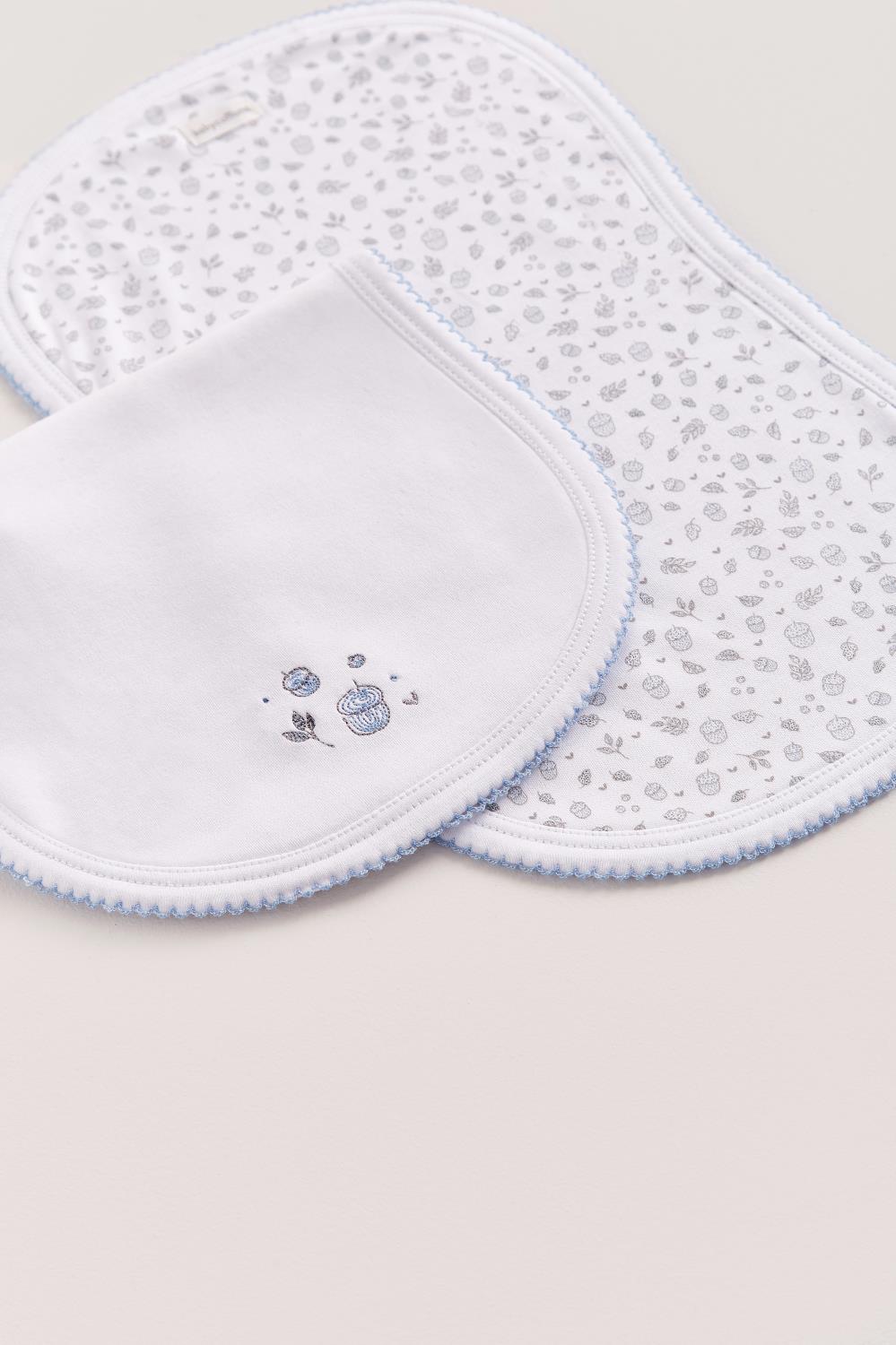 Protect your clothes after feeding with this set of two cute and ultra soft burp clothes!  Two Pima cotton burp clothes of approx. 18 cm x 36 cm, one with our Leaves full print and the other one plain white with embroidered little leaves and acorns.  Reverse side has absorbent towel for extra comfort. This product is a MUST have! Composition: 100% Pima Cotton.  Made in Peru.  Machine washable.