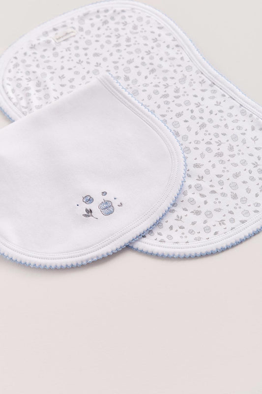 Protect your clothes after feeding with this set of two cute and ultra soft burp clothes!  Two Pima cotton burp clothes of approx. 18 cm x 36 cm, one with our Leaves full print and the other one plain white with embroidered little leaves and acorns.  Reverse side has absorbent towel for extra comfort. This product is a MUST have! Composition: 100% Pima Cotton.  Made in Peru.  Machine washable.