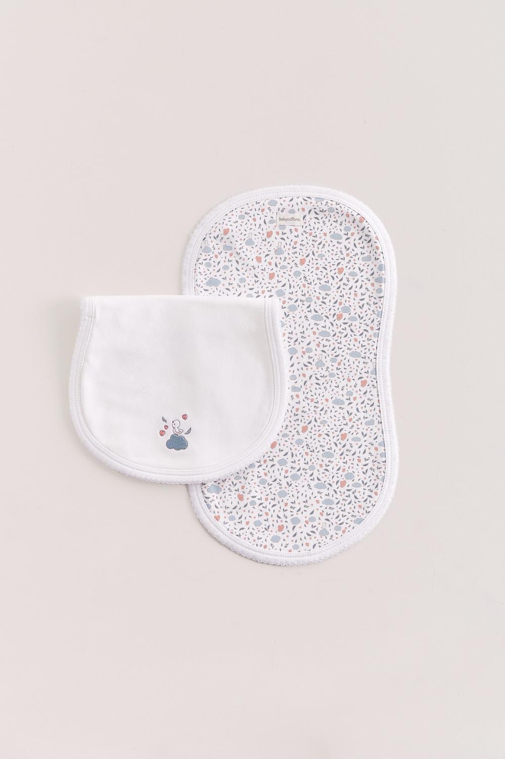 Protect your clothes after feeding with this set of two cute and ultra soft burp clothes!  Two Pima cotton burp clothes of approx. 18 cm x 36 cm, one with our Fall in Love full print and the other one plain white with embroidered details.  Reverse side has absorbent towel for extra comfort. This product is a MUST have! Composition: 100% Pima Cotton.  Made in Peru.  Machine washable. 